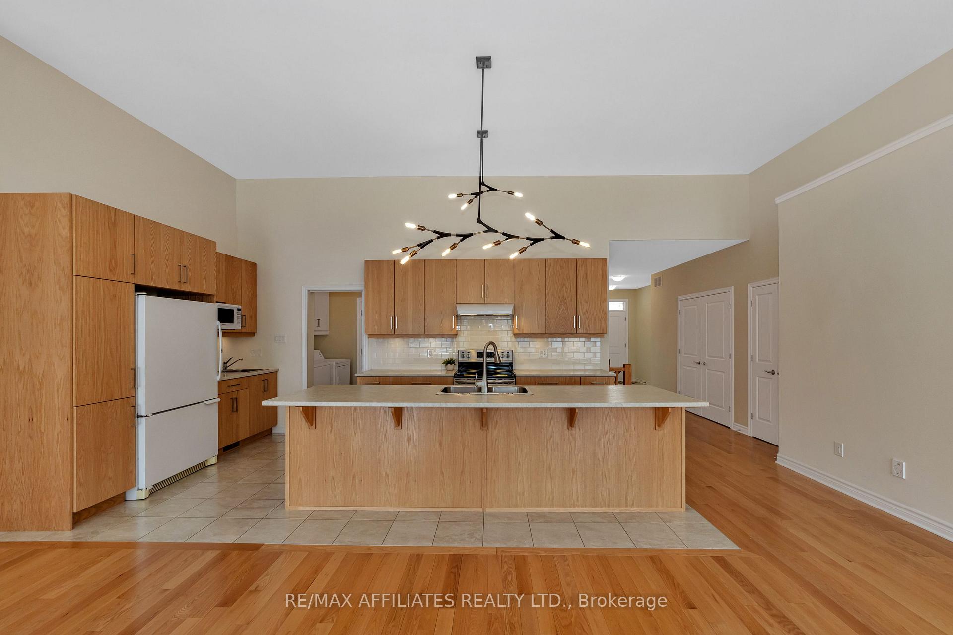 Photo 8 of 527 Ace Street, Ottawa, Kanata - Emerald Meadows/Trailwest — HOMEH