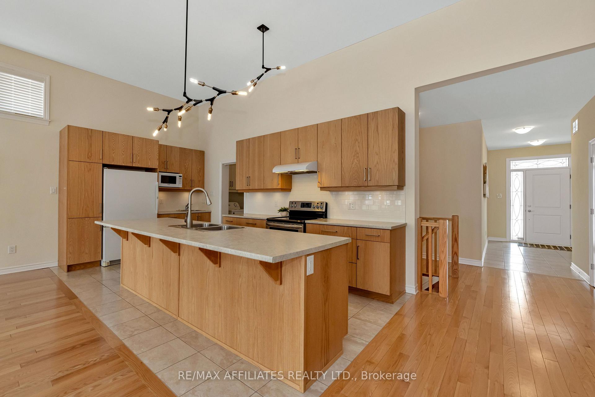 Photo 9 of 527 Ace Street, Ottawa, Kanata - Emerald Meadows/Trailwest — HOMEH