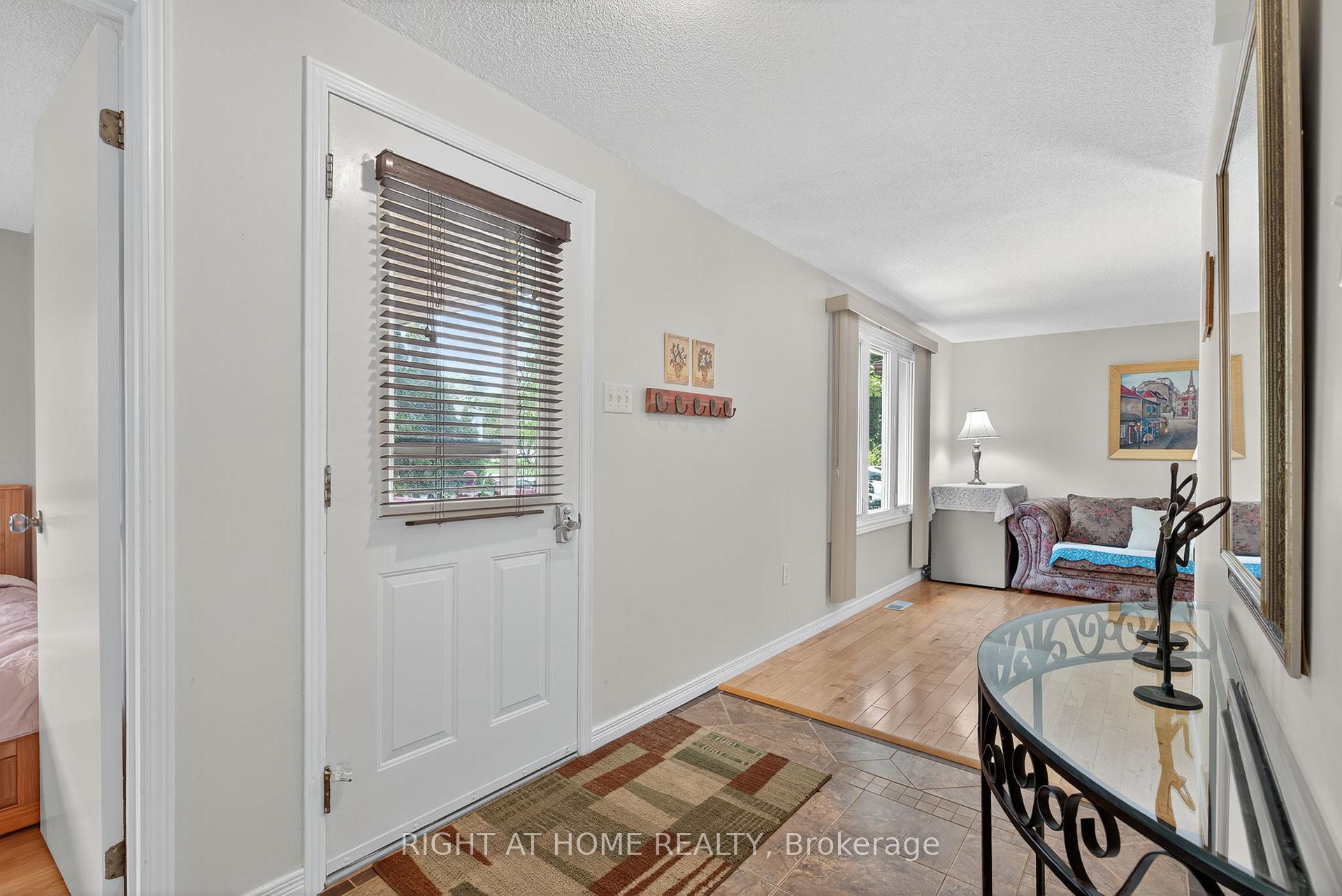 Photo 5 of 688 Bayview Drive, Midland — HOMEH