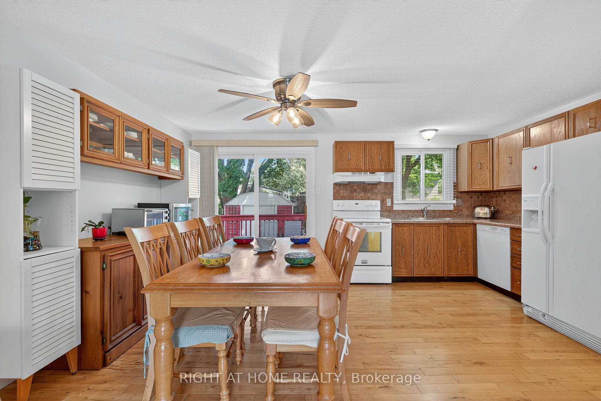 Photo 8 of 688 Bayview Drive, Midland — HOMEH