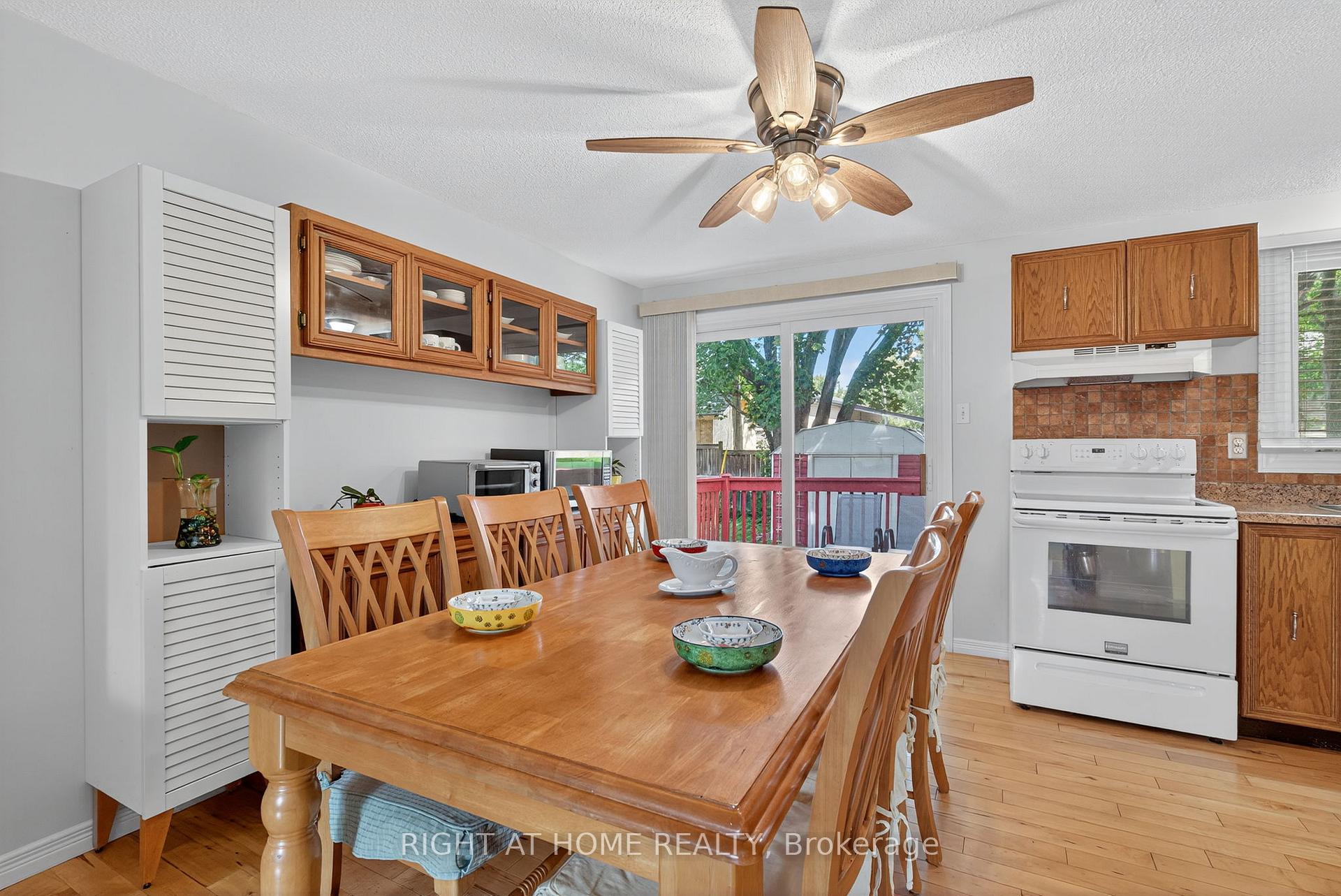 Photo 9 of 688 Bayview Drive, Midland — HOMEH