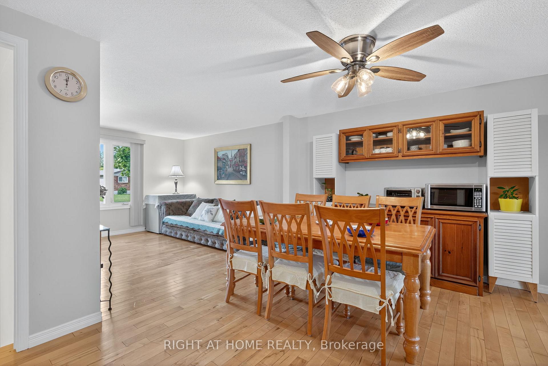 Photo 11 of 688 Bayview Drive, Midland — HOMEH