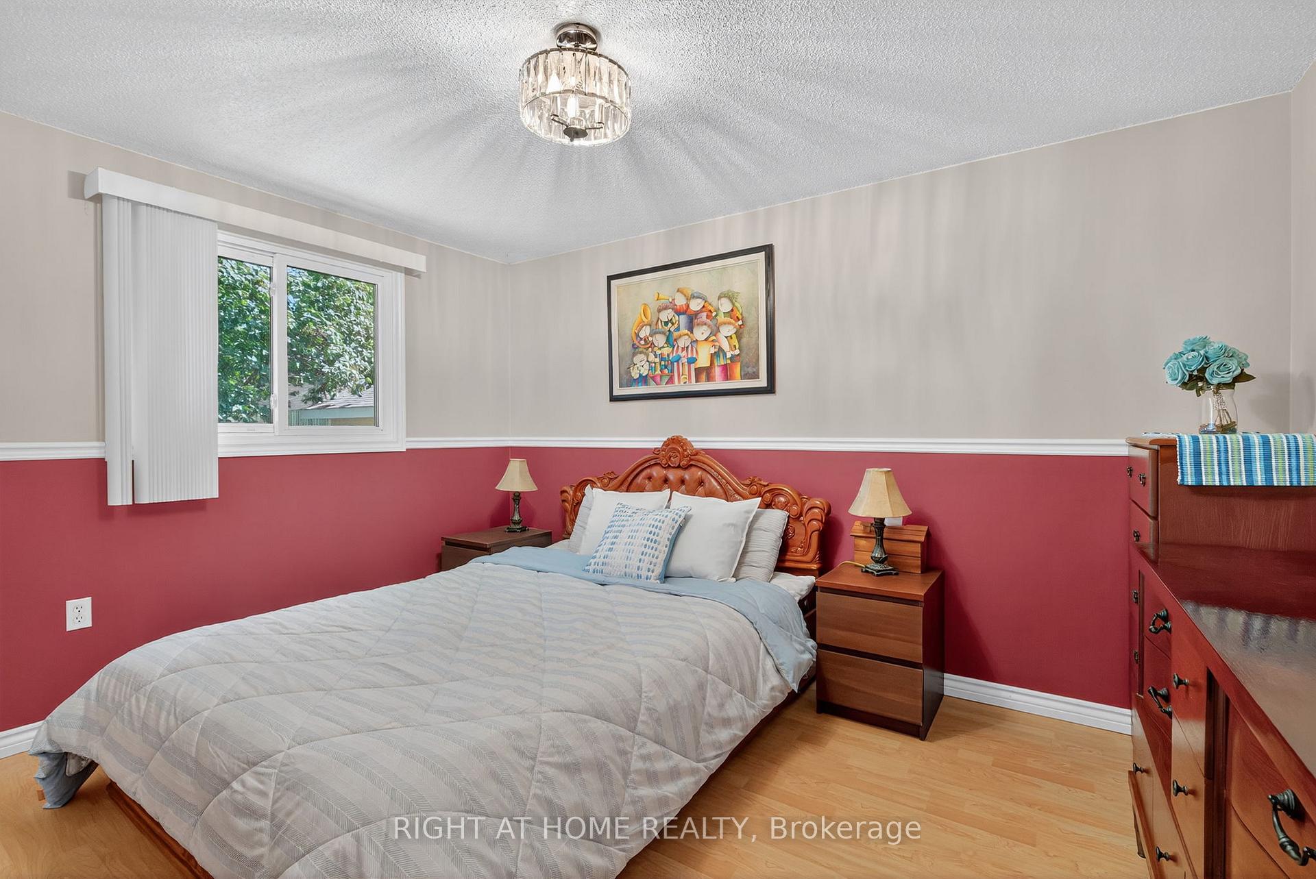 Photo 13 of 688 Bayview Drive, Midland — HOMEH