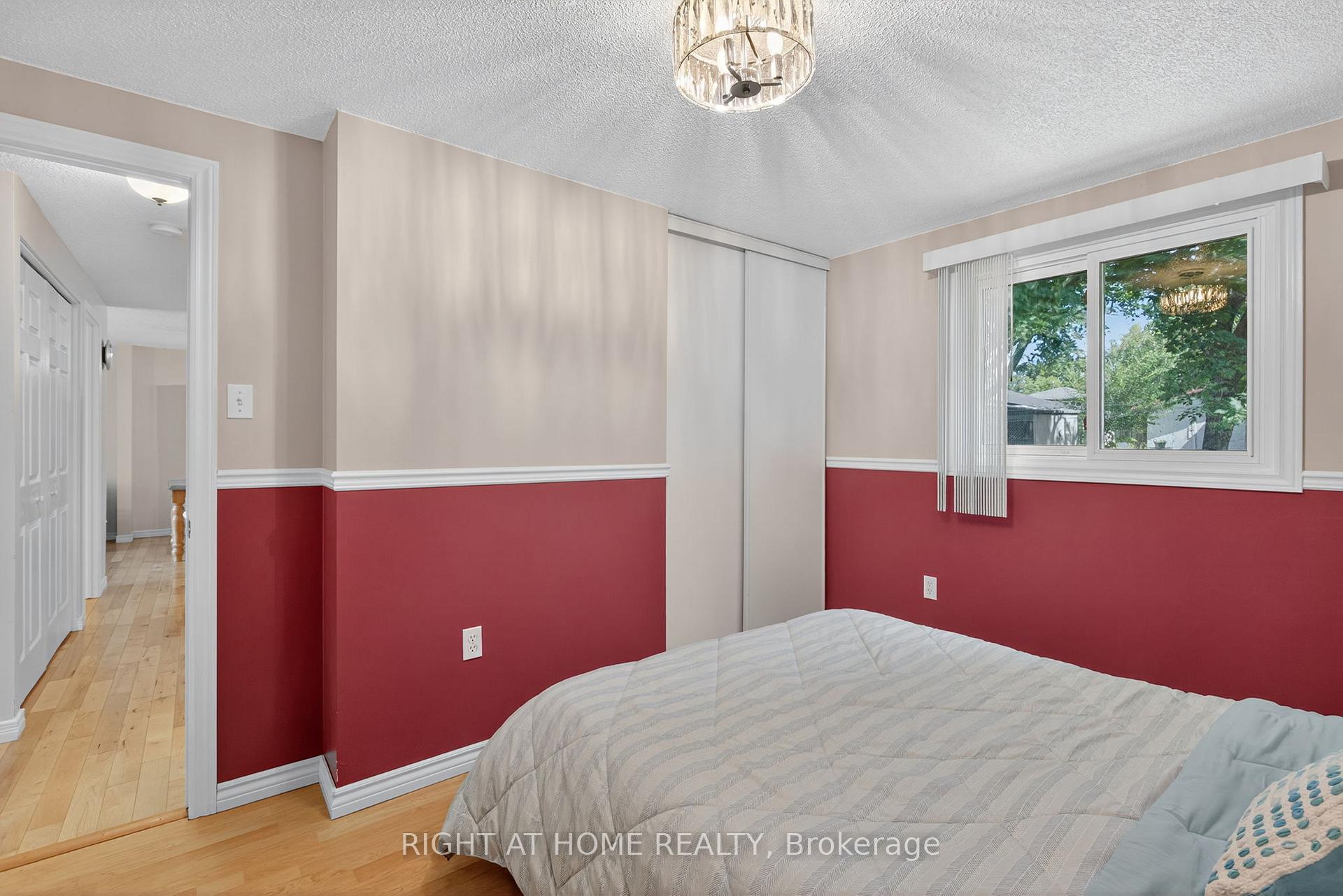 Photo 14 of 688 Bayview Drive, Midland — HOMEH