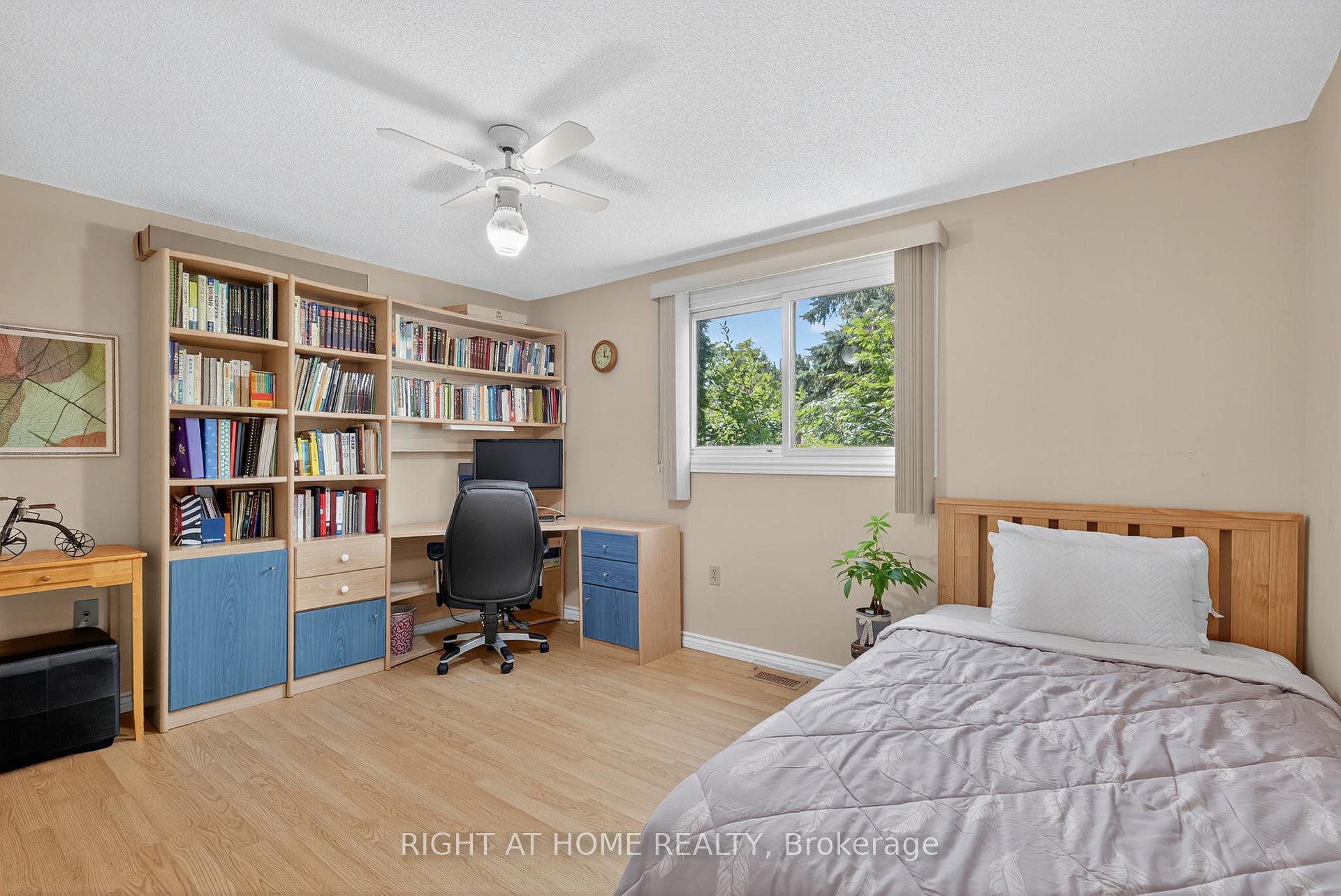 Photo 15 of 688 Bayview Drive, Midland — HOMEH