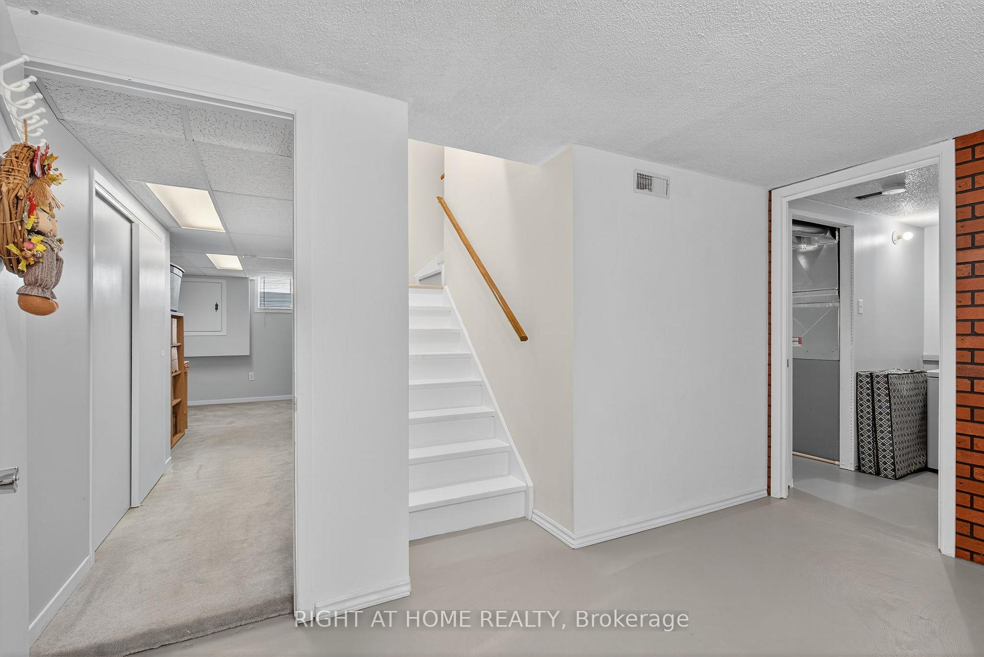 Photo 19 of 688 Bayview Drive, Midland — HOMEH