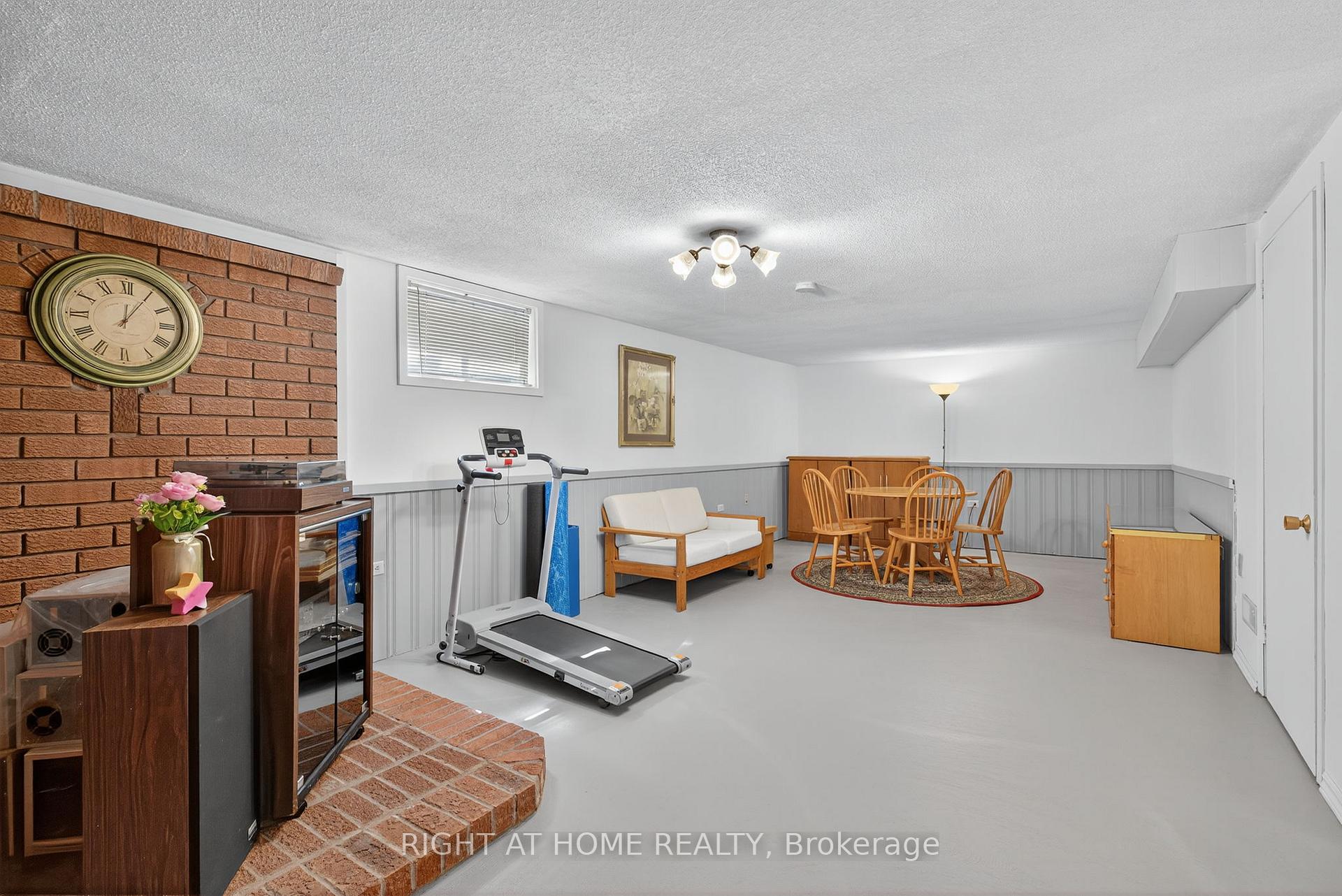 Photo 20 of 688 Bayview Drive, Midland — HOMEH