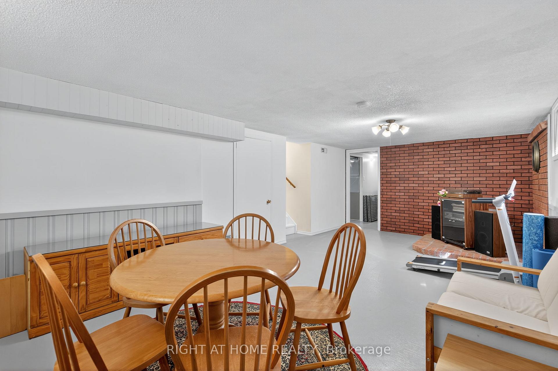 Photo 21 of 688 Bayview Drive, Midland — HOMEH