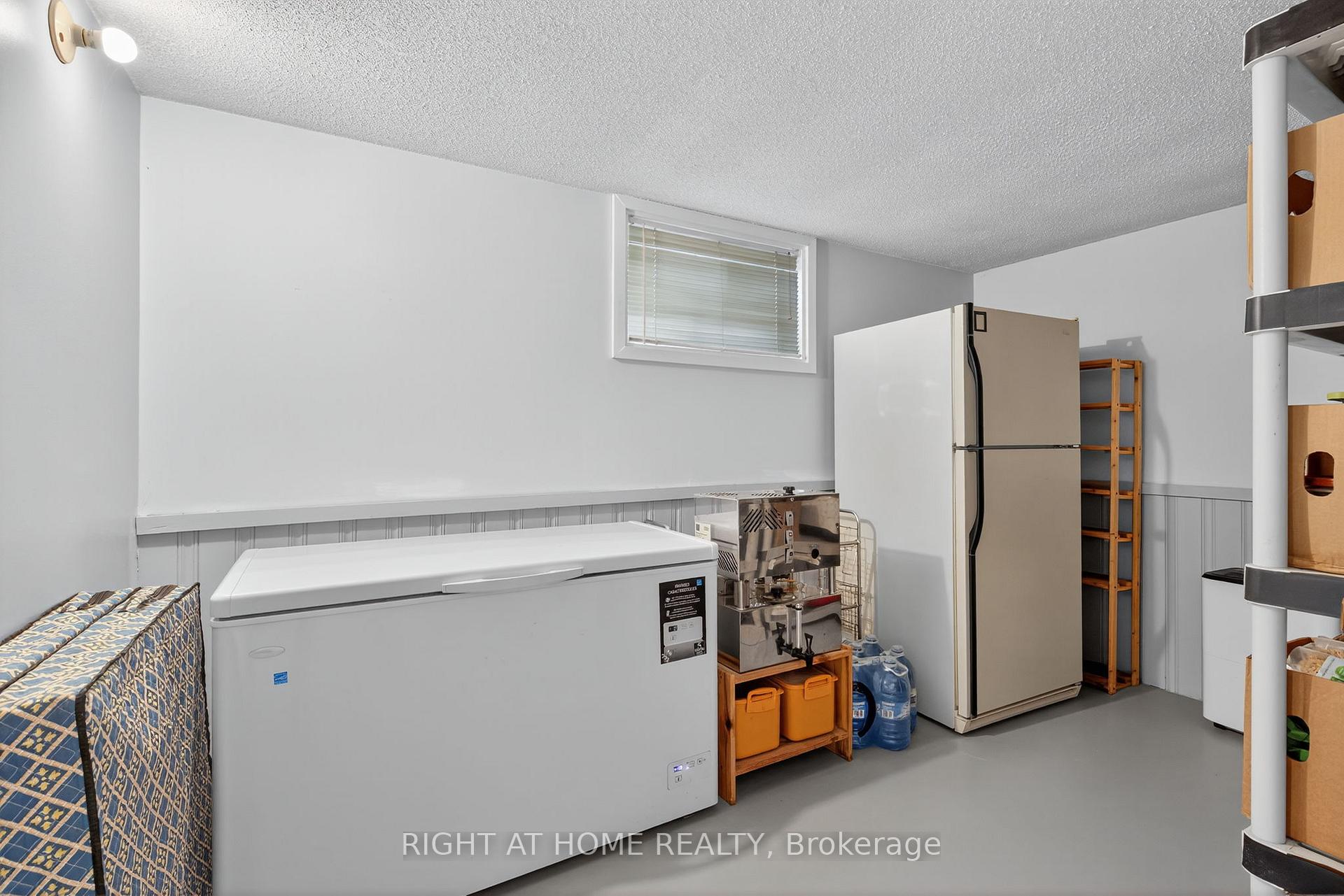 Photo 23 of 688 Bayview Drive, Midland — HOMEH