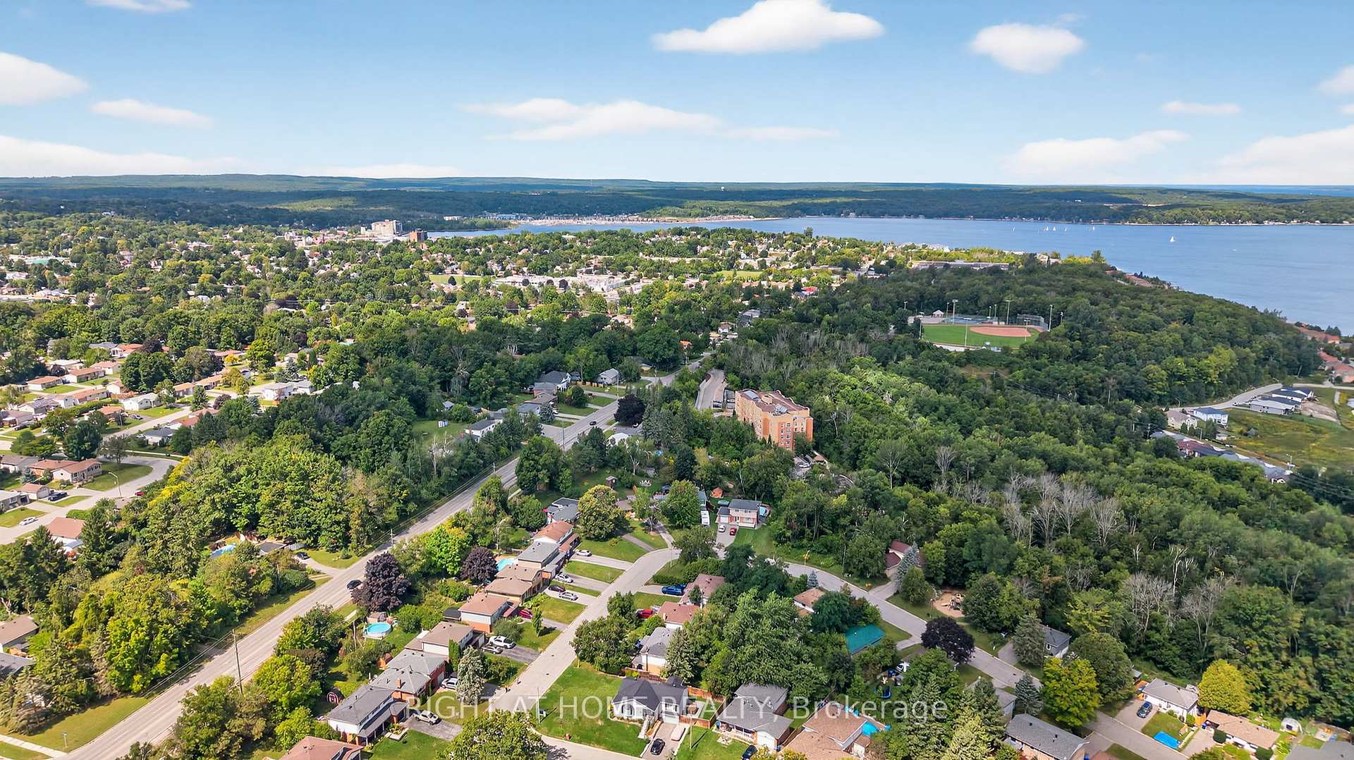 Photo 32 of 688 Bayview Drive, Midland — HOMEH