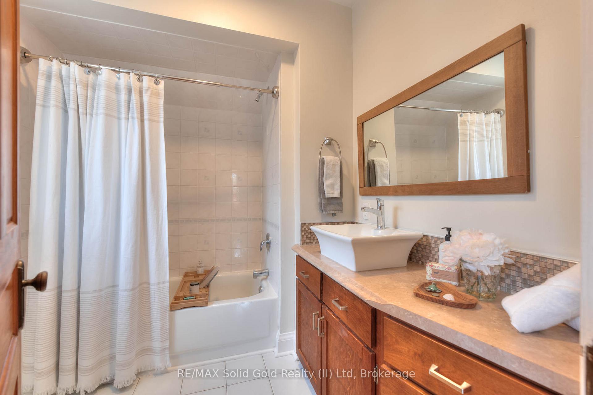 Photo 21 of 47 Mary Street, Kitchener — HOMEH