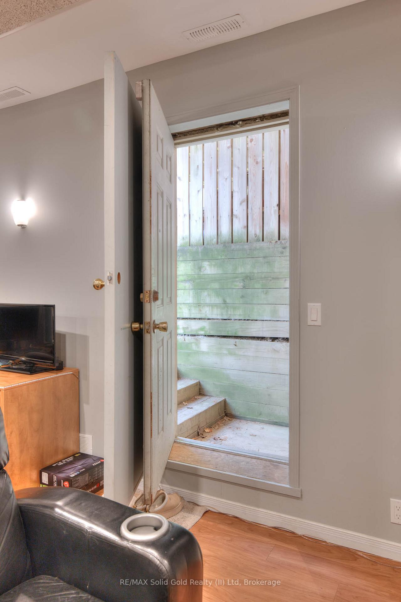 Photo 33 of 47 Mary Street, Kitchener — HOMEH