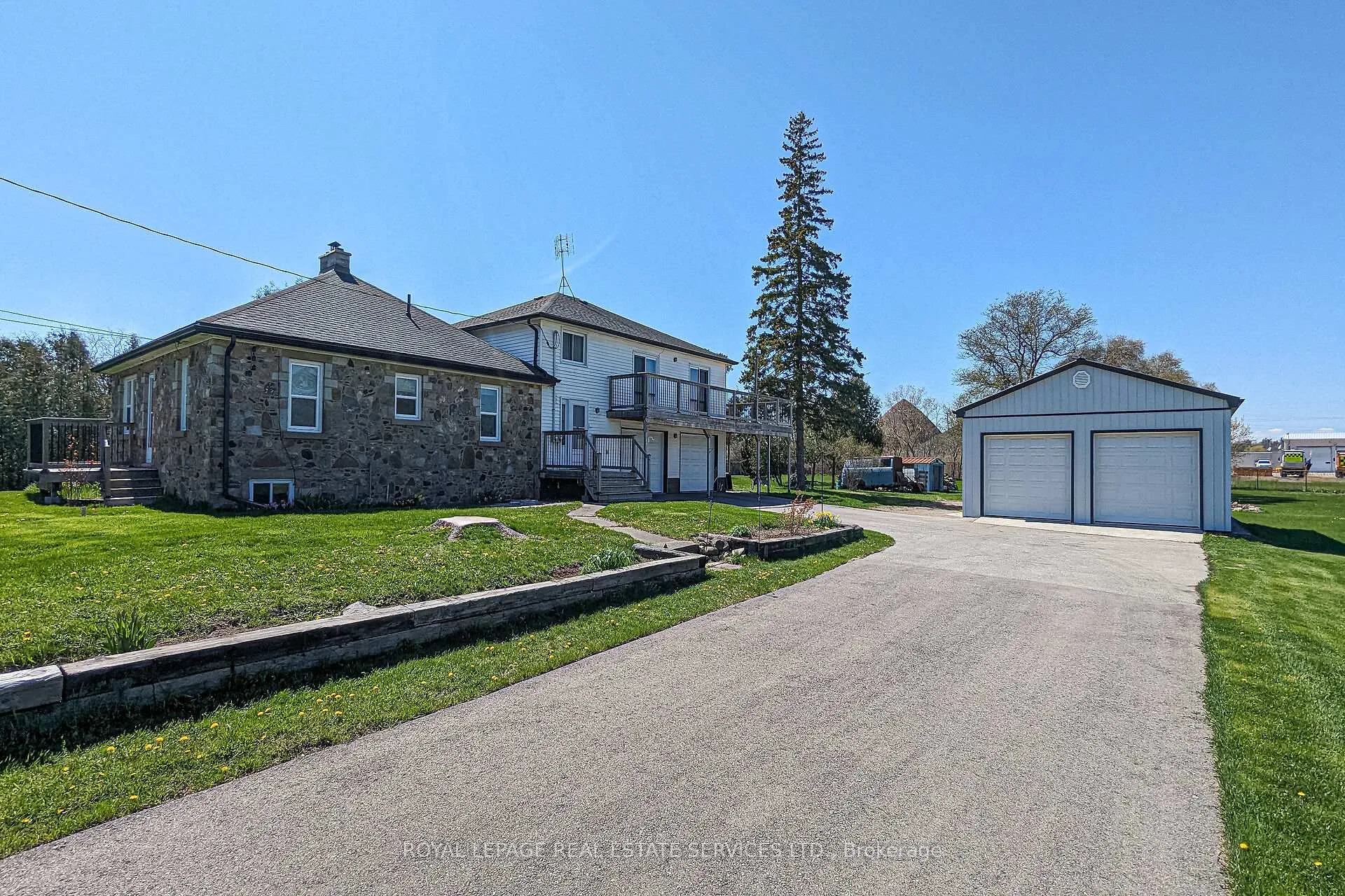 Front of 3029 Burnhamthorpe Road W