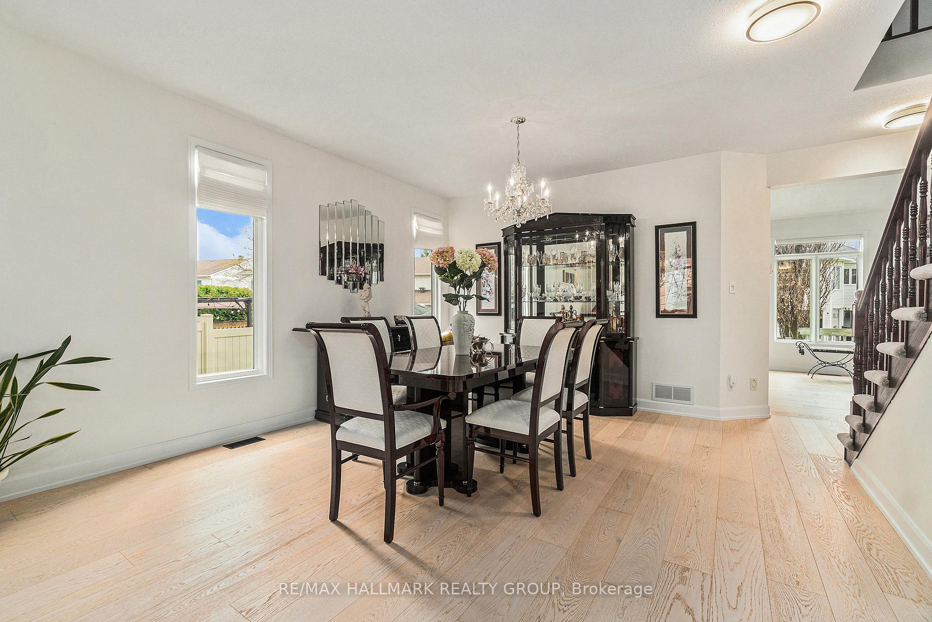 Photo 4 of 8 Apple Creek Crescent, Ottawa, Kanata - Emerald Meadows/Trailwest — HOMEH