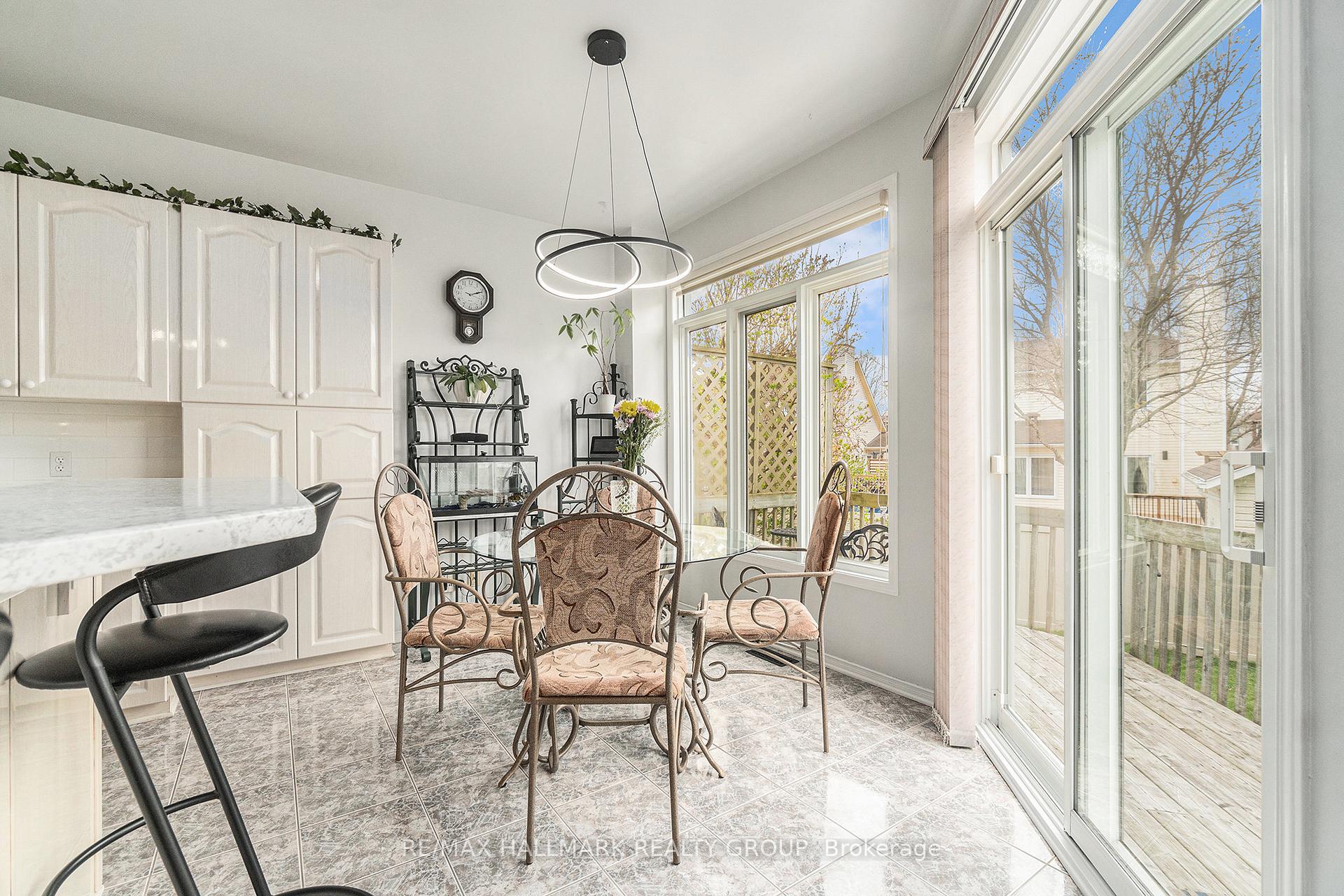 Photo 9 of 8 Apple Creek Crescent, Ottawa, Kanata - Emerald Meadows/Trailwest — HOMEH