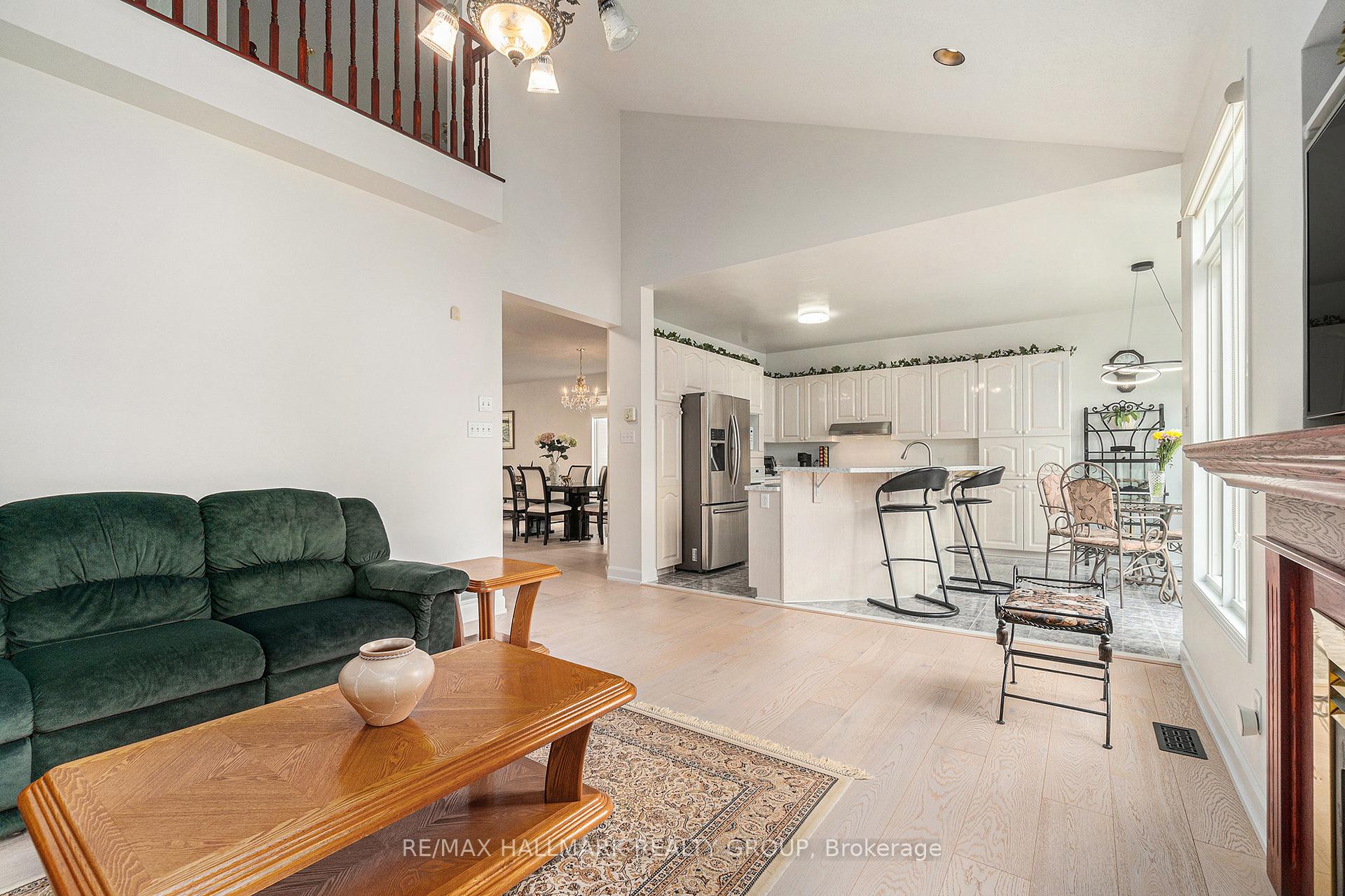 Photo 10 of 8 Apple Creek Crescent, Ottawa, Kanata - Emerald Meadows/Trailwest — HOMEH