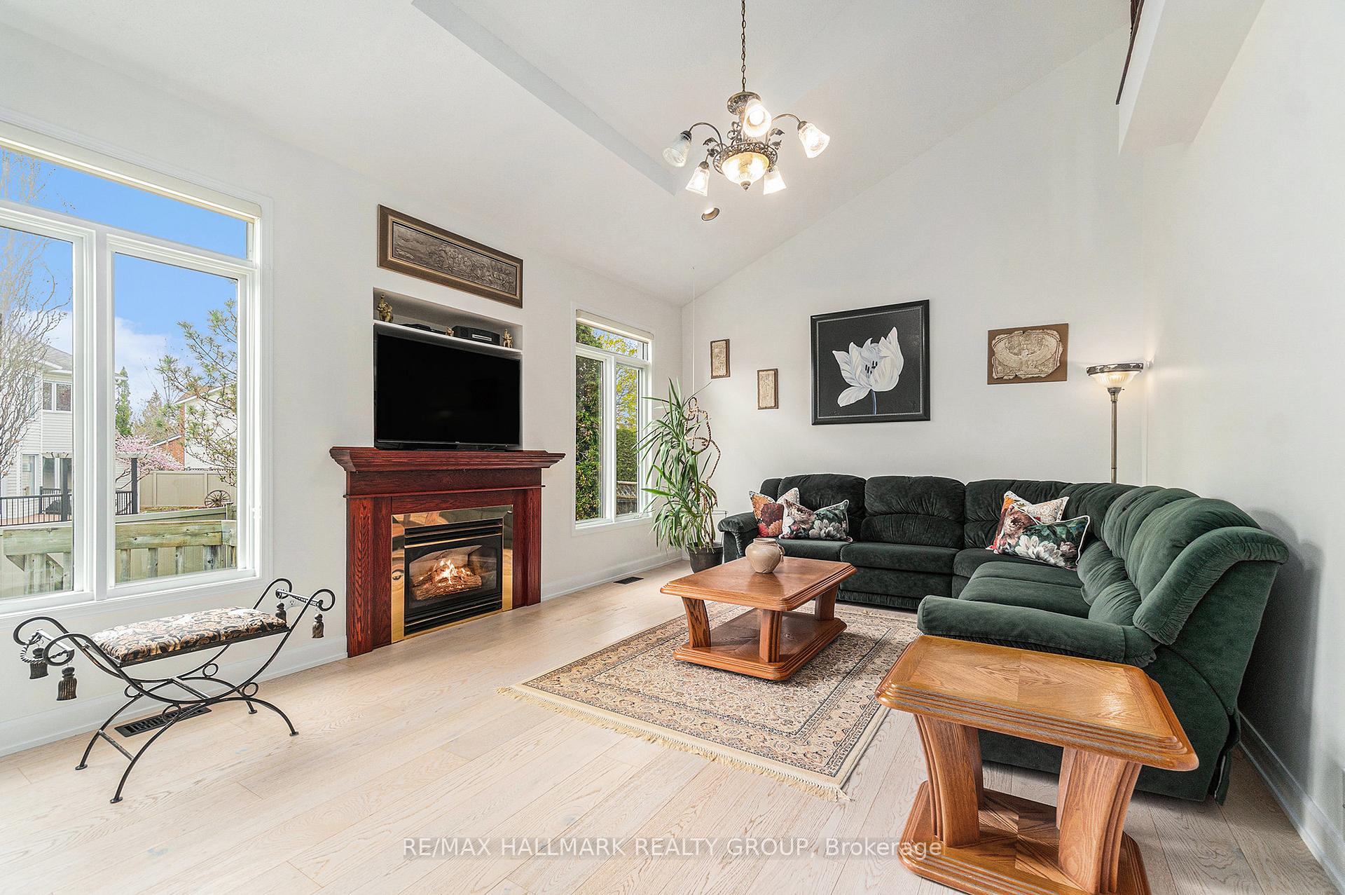 Photo 12 of 8 Apple Creek Crescent, Ottawa, Kanata - Emerald Meadows/Trailwest — HOMEH