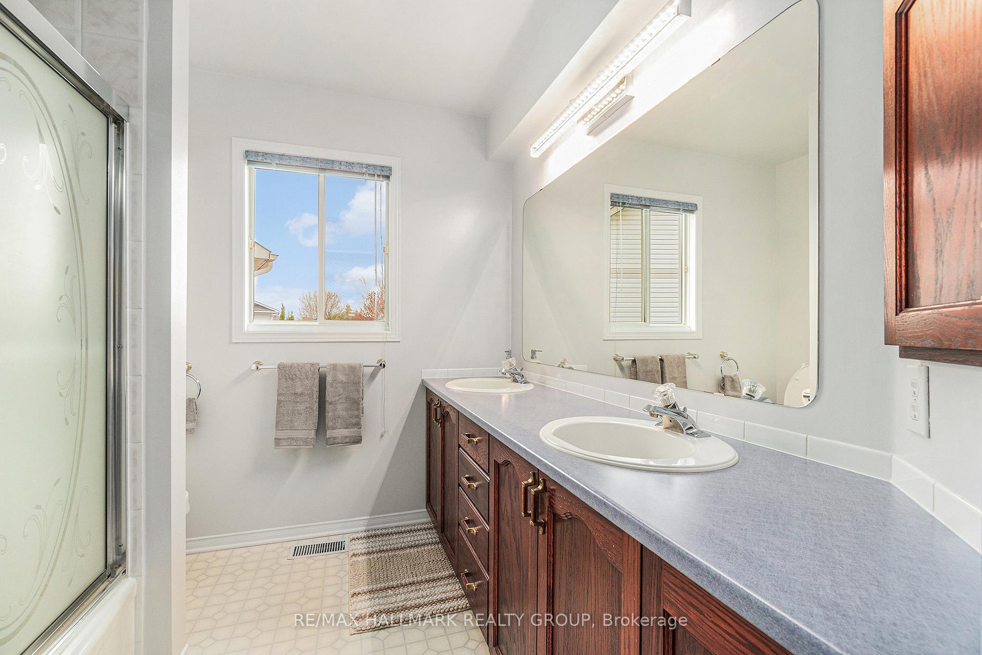 Photo 22 of 8 Apple Creek Crescent, Ottawa, Kanata - Emerald Meadows/Trailwest — HOMEH