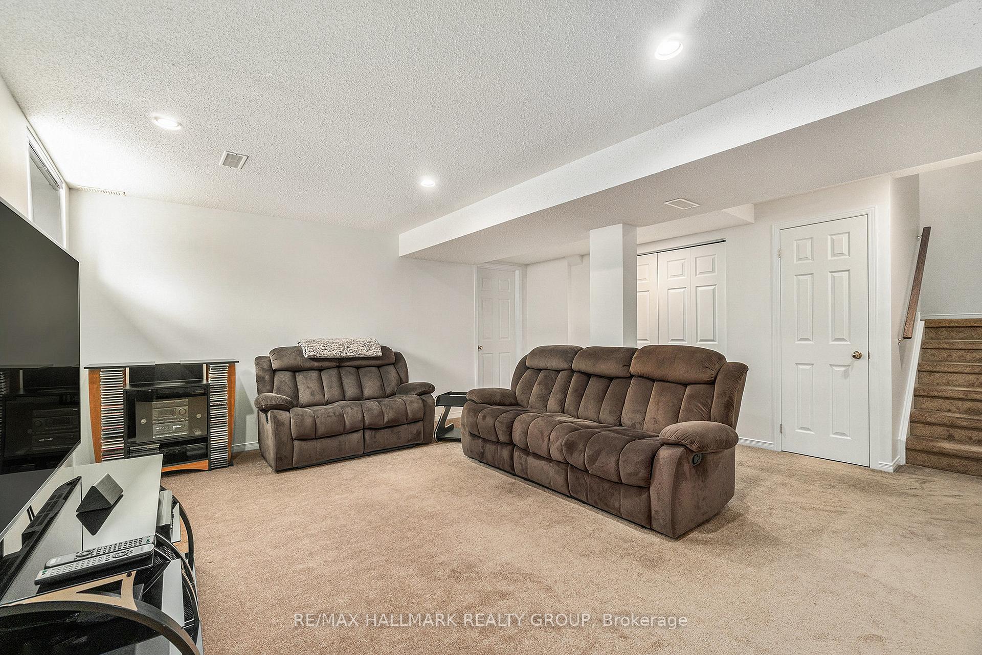 Photo 23 of 8 Apple Creek Crescent, Ottawa, Kanata - Emerald Meadows/Trailwest — HOMEH