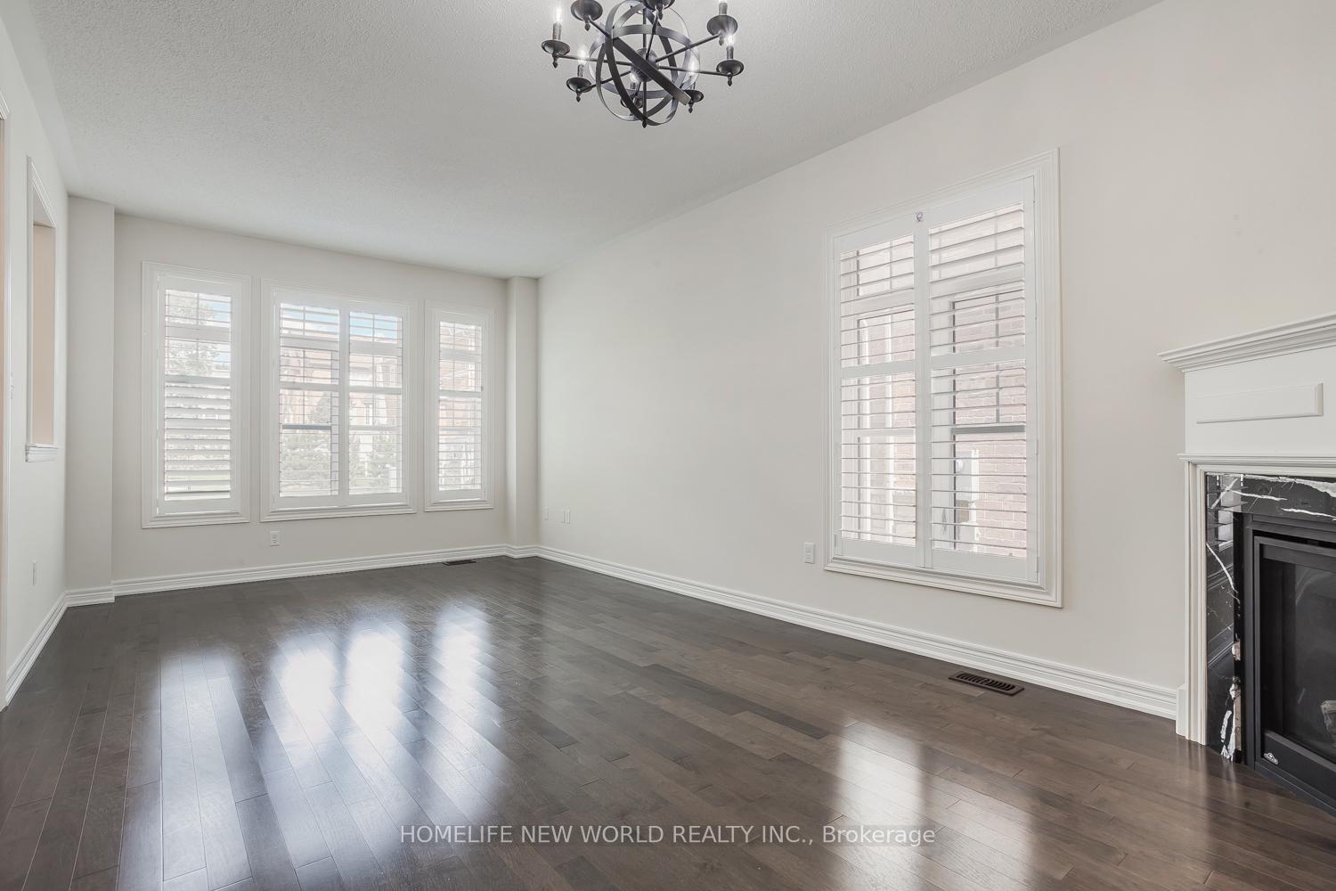 Photo 2 of 39 Cherna Avenue S, Markham, Berczy — HOMEH