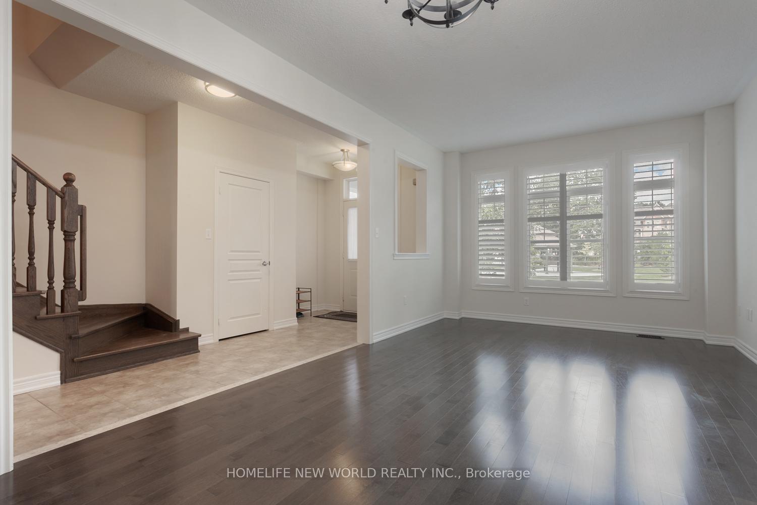 Photo 3 of 39 Cherna Avenue S, Markham, Berczy — HOMEH