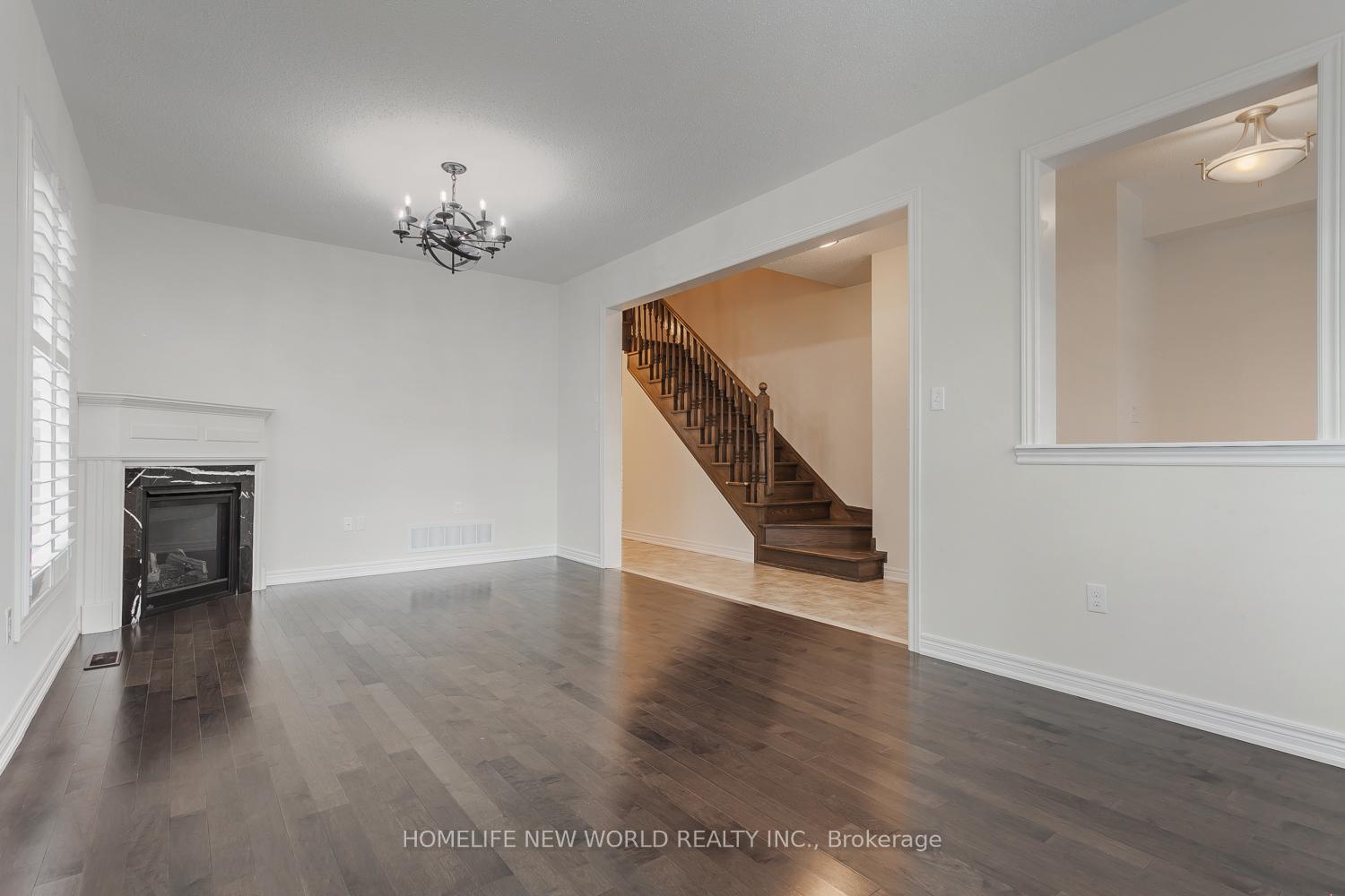 Photo 5 of 39 Cherna Avenue S, Markham, Berczy — HOMEH