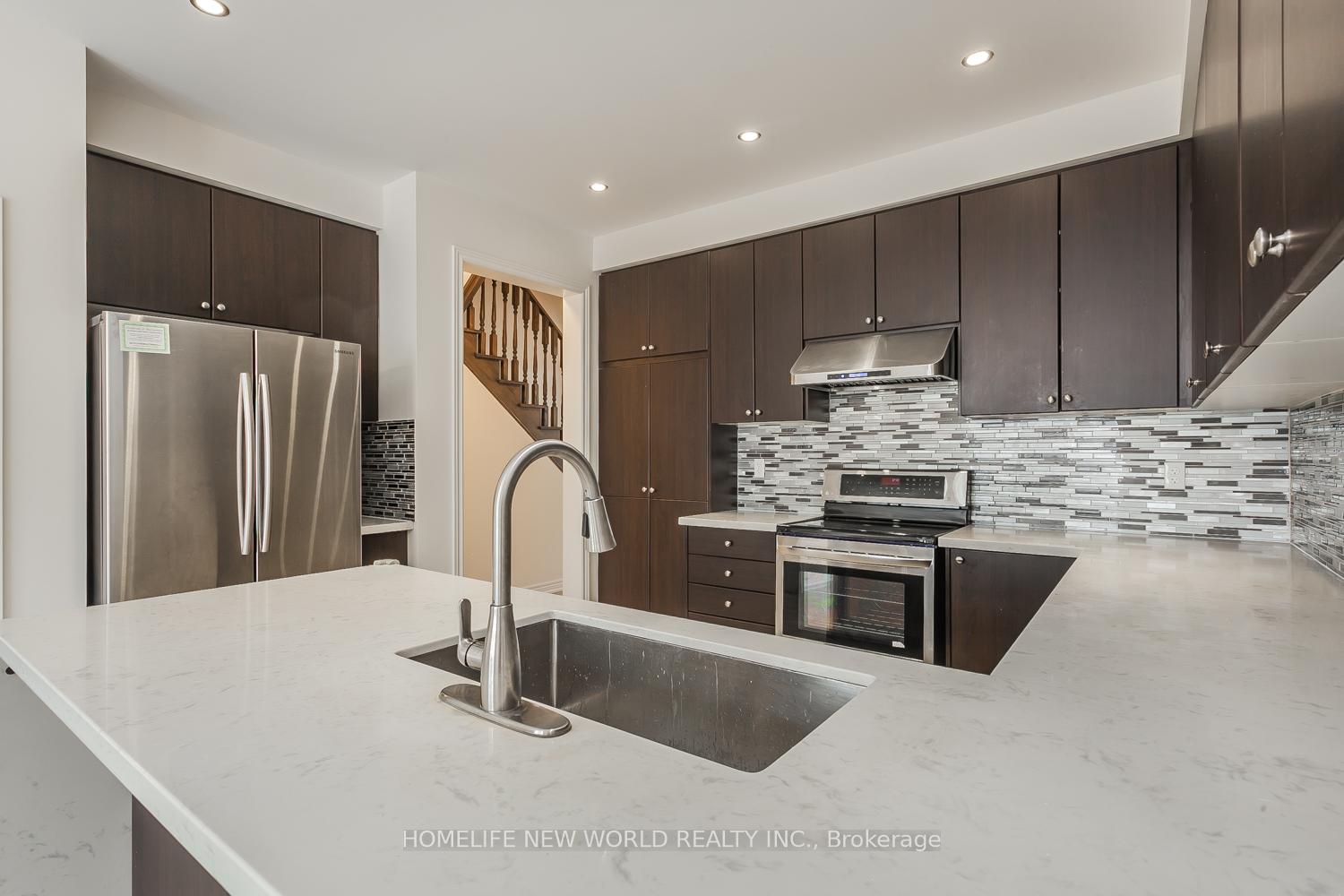 Photo 10 of 39 Cherna Avenue S, Markham, Berczy — HOMEH