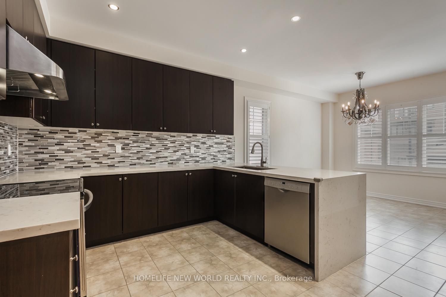 Photo 12 of 39 Cherna Avenue S, Markham, Berczy — HOMEH