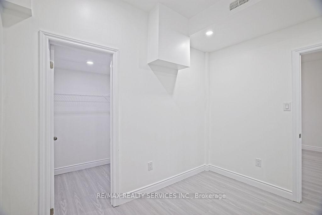 Photo 35 of 80 Gloria Street, Kitchener — HOMEH