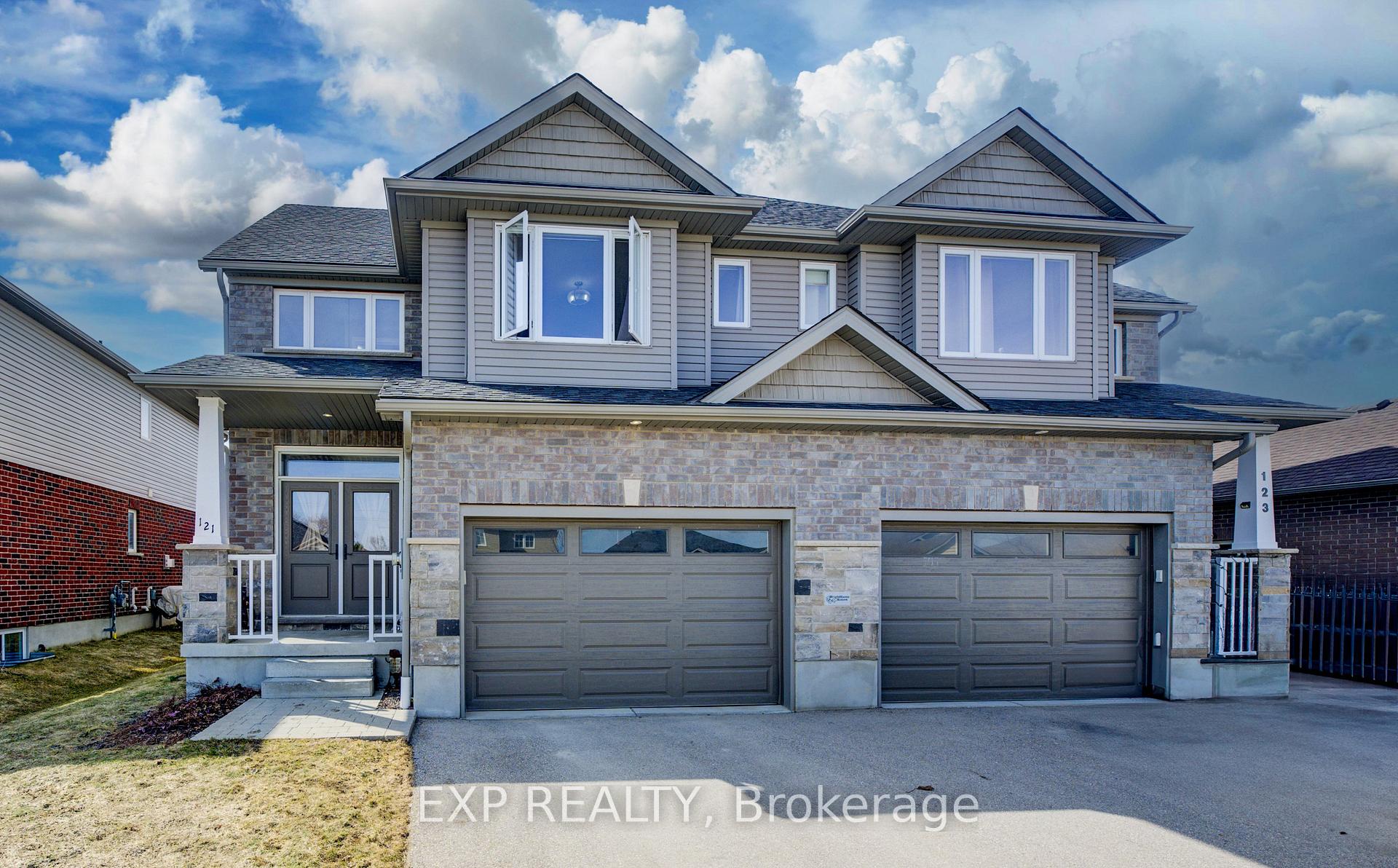 Photo 1 of 121 Bridge Crescent, Minto — HOMEH