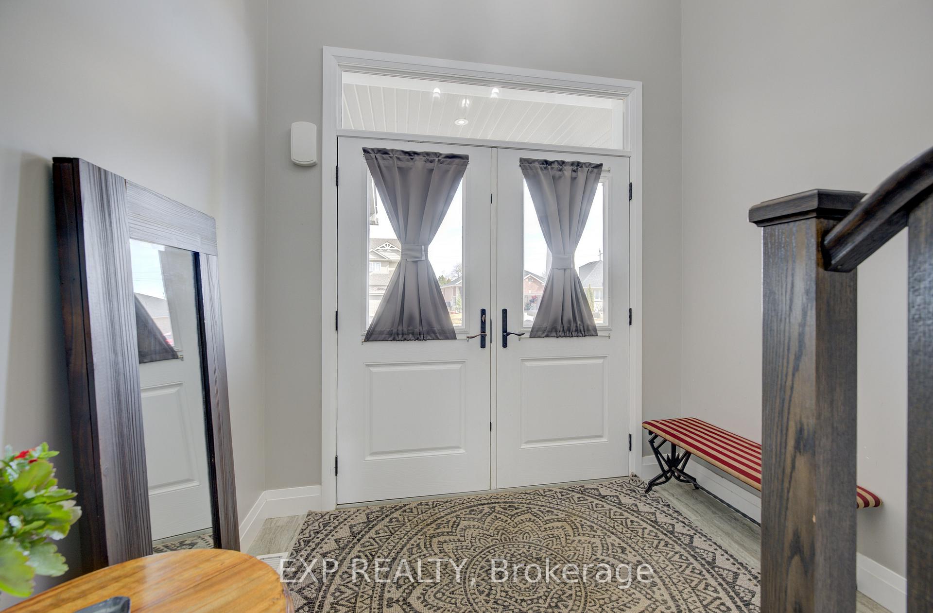 Photo 4 of 121 Bridge Crescent, Minto — HOMEH
