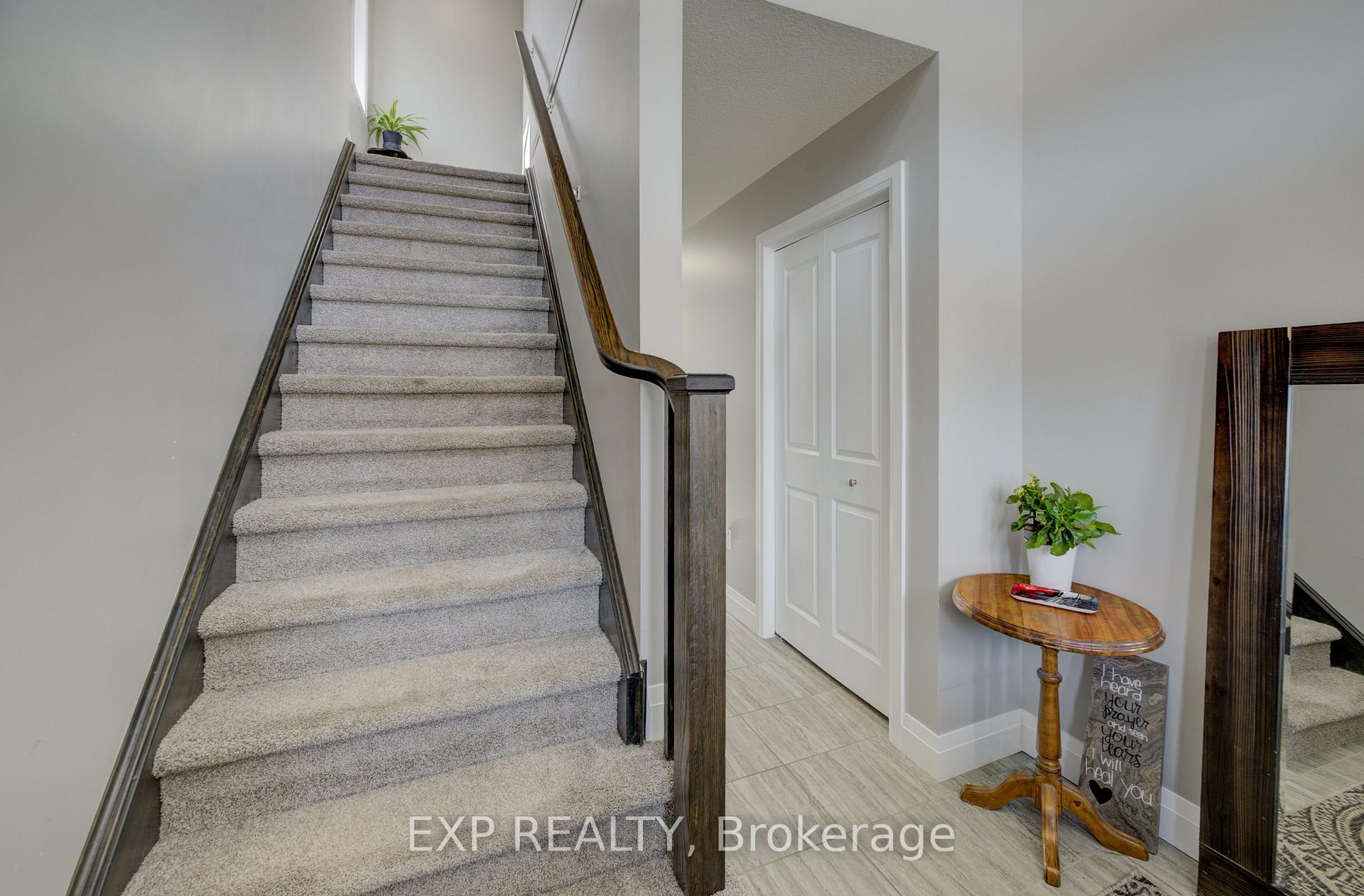 Photo 5 of 121 Bridge Crescent, Minto — HOMEH