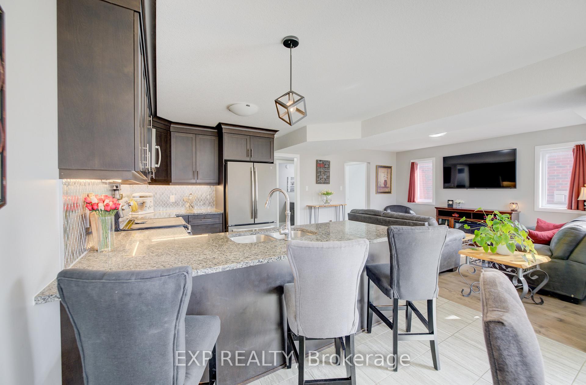 Photo 14 of 121 Bridge Crescent, Minto — HOMEH