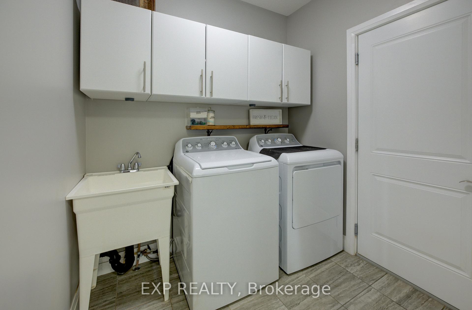Photo 17 of 121 Bridge Crescent, Minto — HOMEH