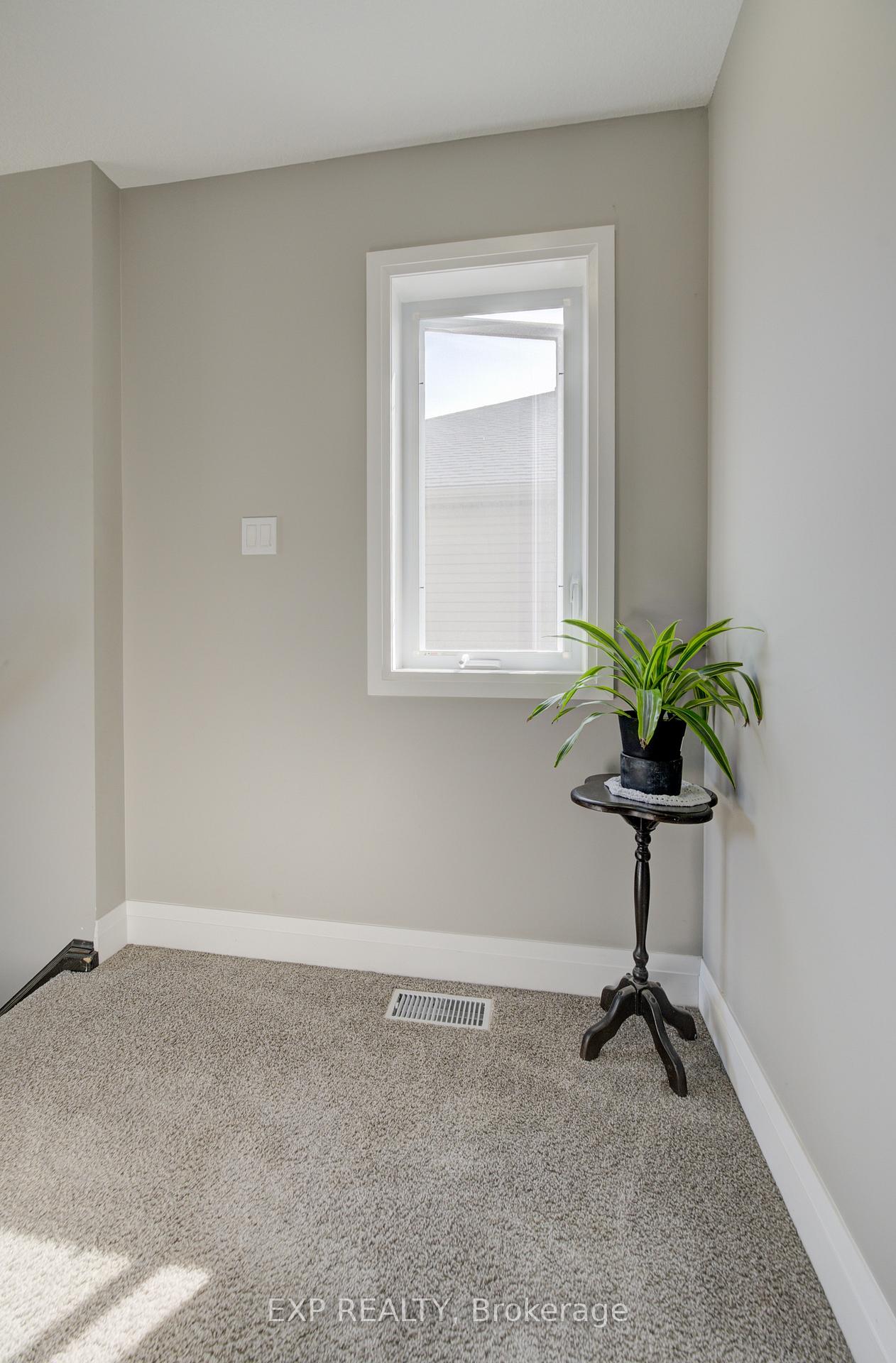 Photo 18 of 121 Bridge Crescent, Minto — HOMEH
