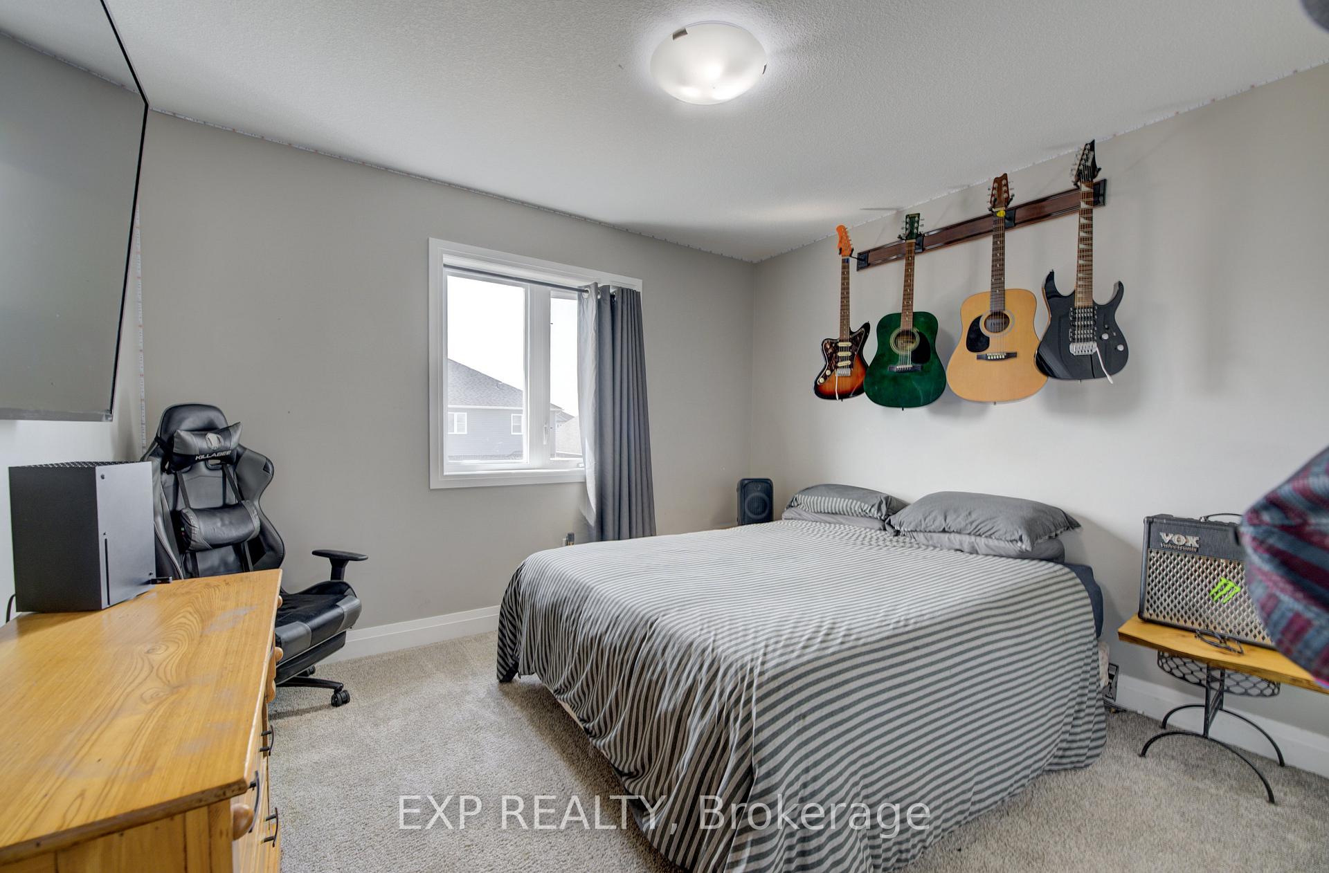 Photo 22 of 121 Bridge Crescent, Minto — HOMEH