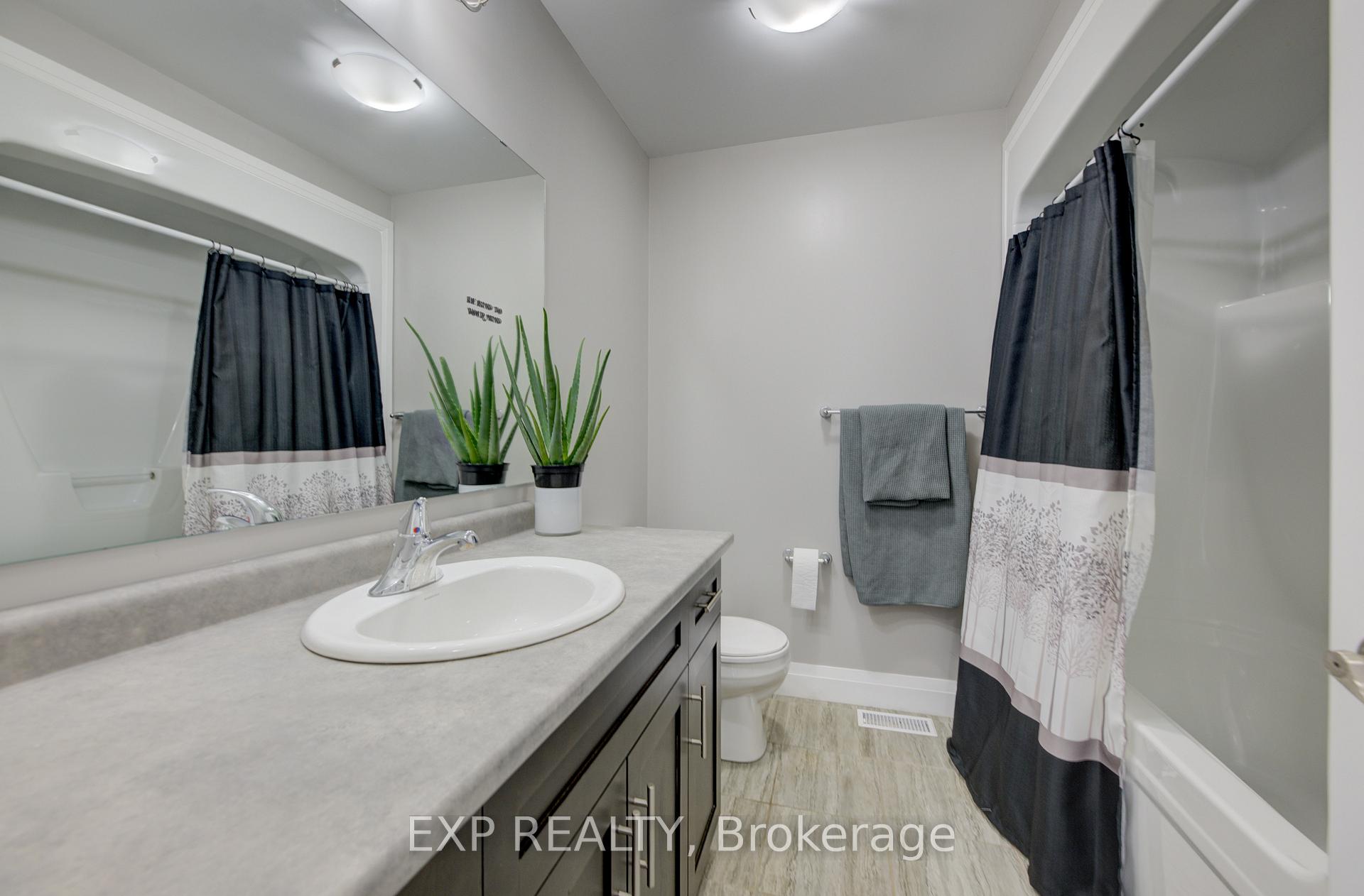 Photo 24 of 121 Bridge Crescent, Minto — HOMEH
