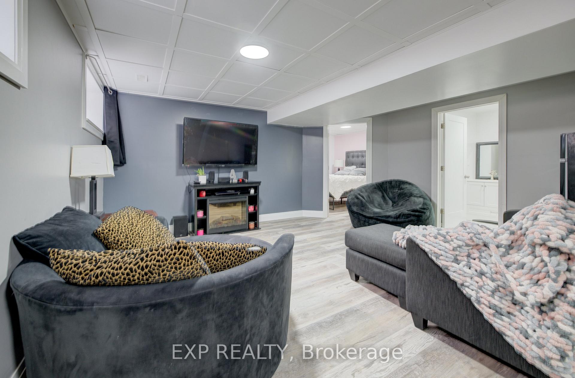 Photo 25 of 121 Bridge Crescent, Minto — HOMEH