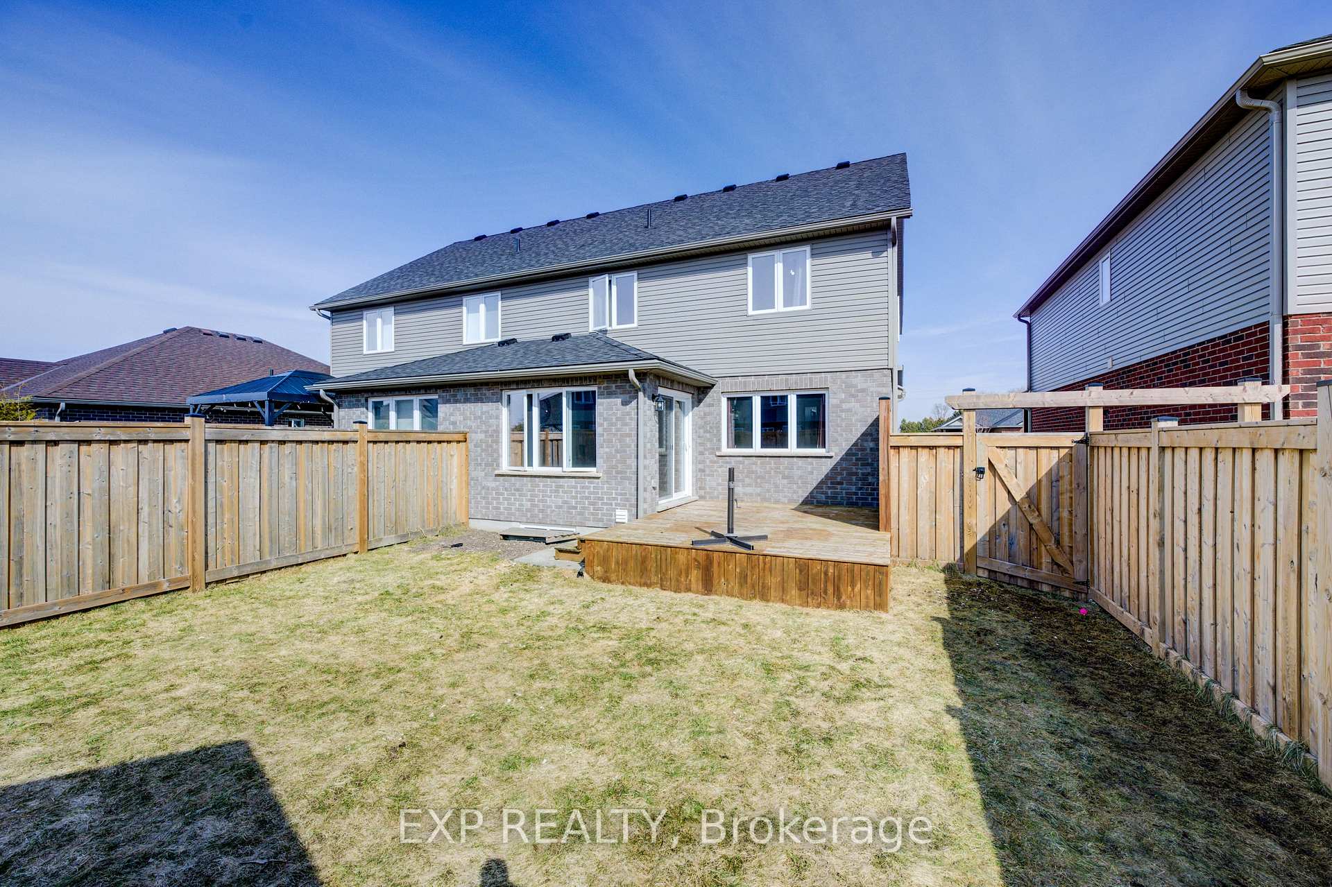 Photo 31 of 121 Bridge Crescent, Minto — HOMEH