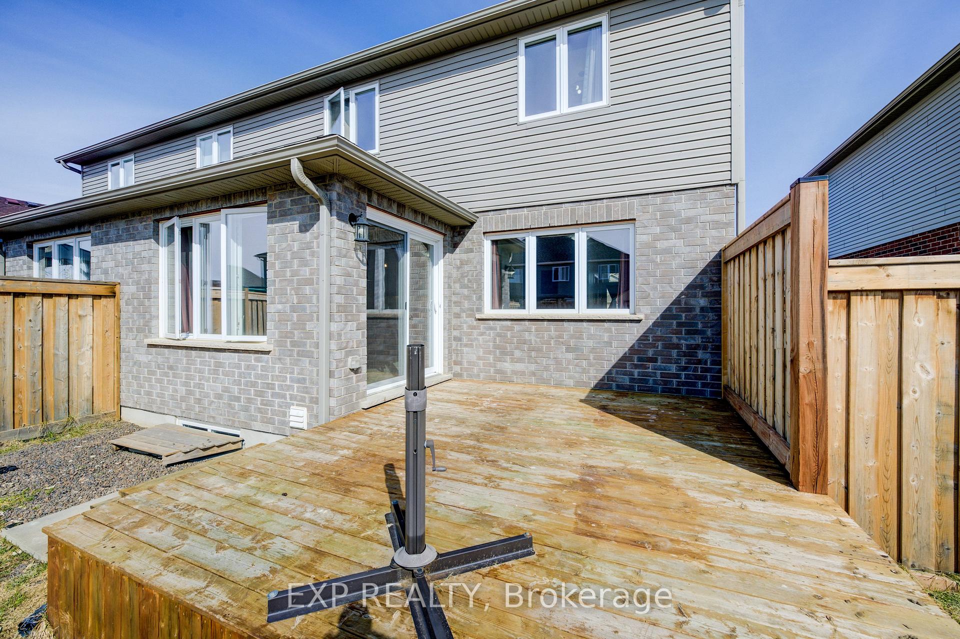 Photo 32 of 121 Bridge Crescent, Minto — HOMEH