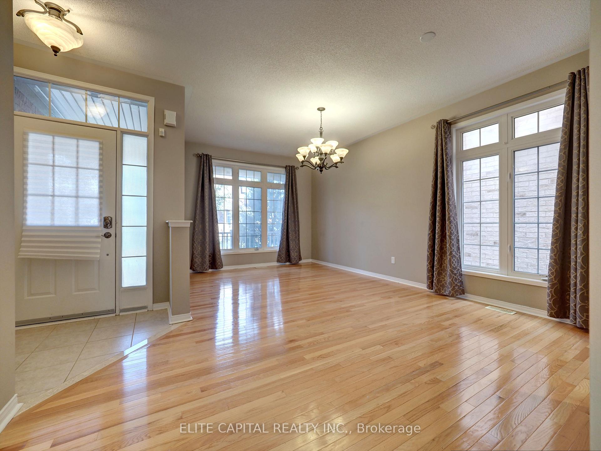 Photo 2 of 13 Wilcliff Court, Markham, Greensborough — HOMEH