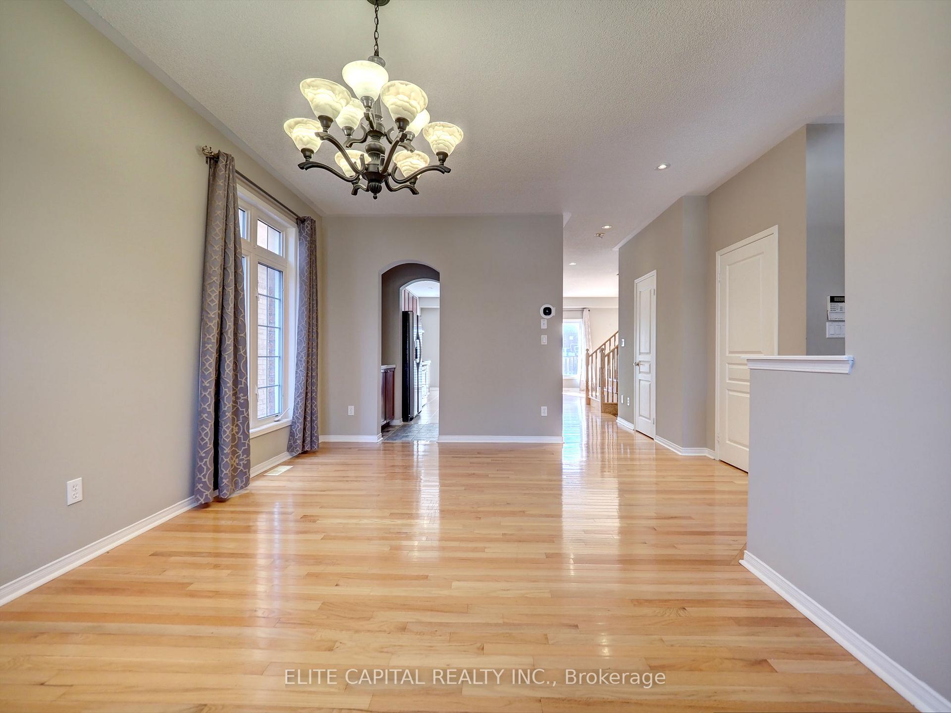 Photo 3 of 13 Wilcliff Court, Markham, Greensborough — HOMEH