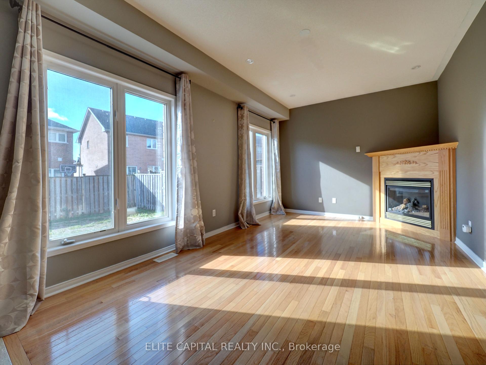 Photo 5 of 13 Wilcliff Court, Markham, Greensborough — HOMEH