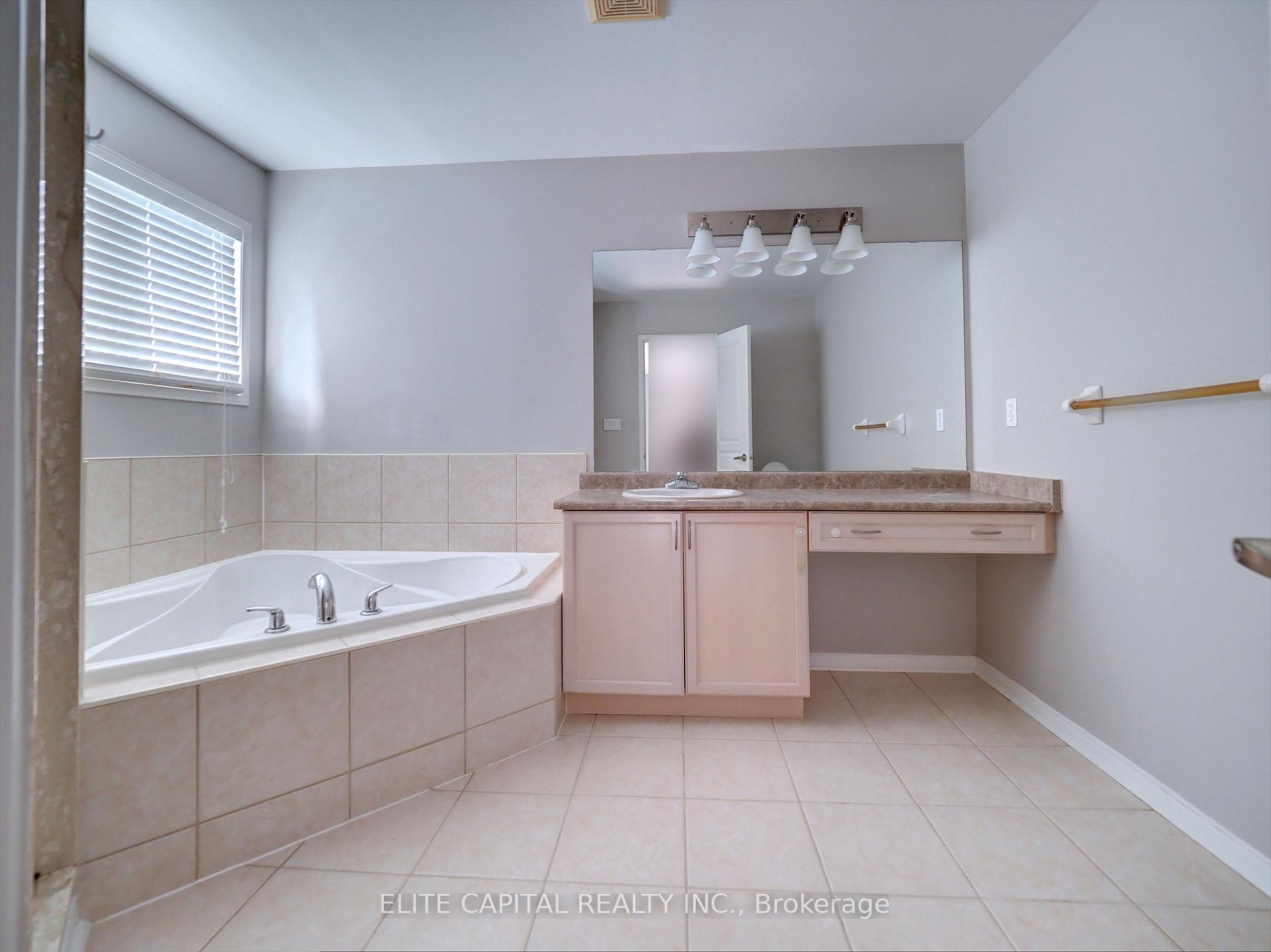 Photo 11 of 13 Wilcliff Court, Markham, Greensborough — HOMEH