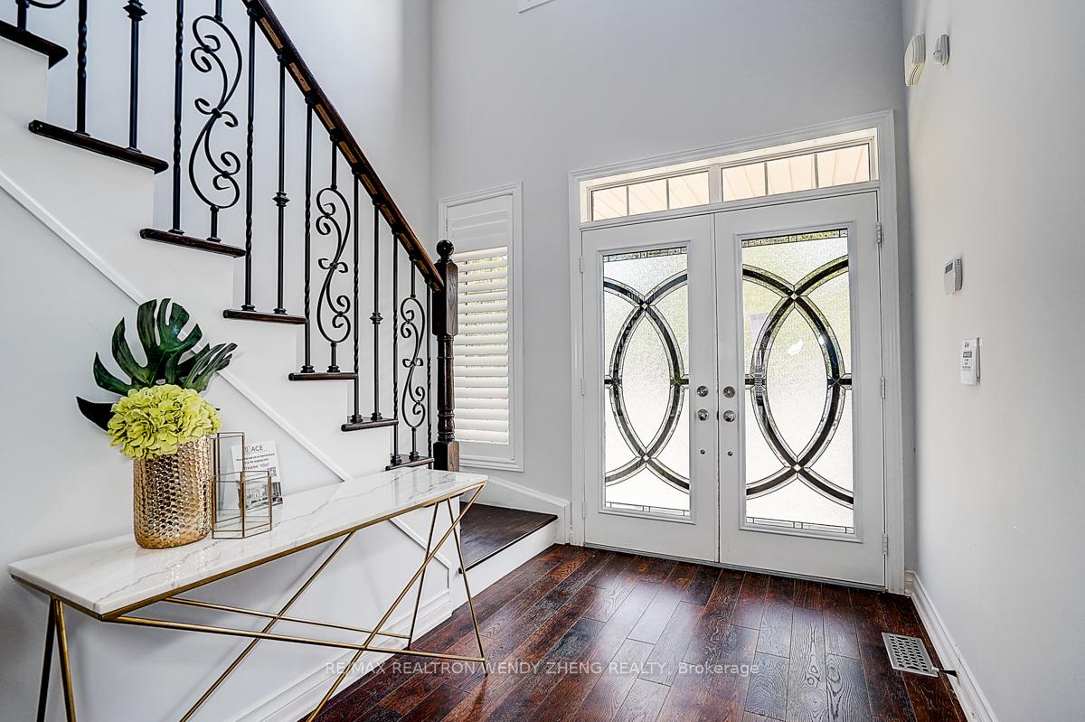 Photo 3 of 116 Livante Court, Markham, Victoria Square — HOMEH