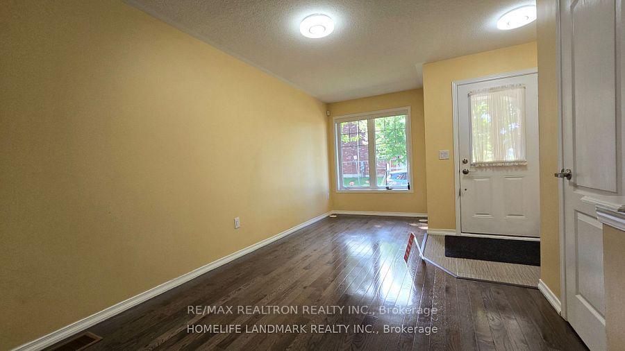 Photo 2 of 16 Truchard Avenue, Markham, Berczy — HOMEH