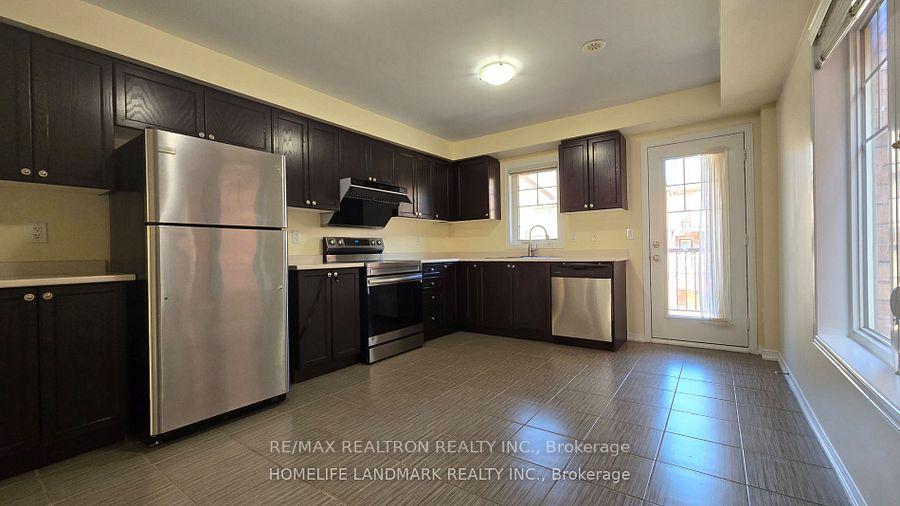 Photo 4 of 16 Truchard Avenue, Markham, Berczy — HOMEH