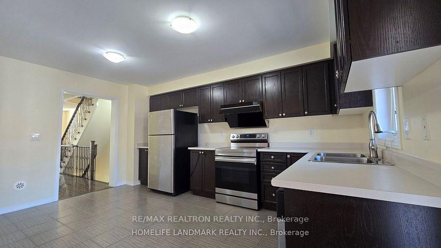 Photo 5 of 16 Truchard Avenue, Markham, Berczy — HOMEH