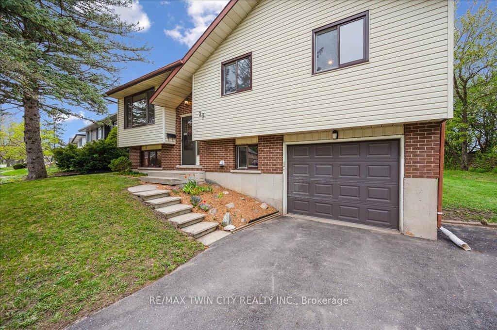 Photo 2 of 23 Black Walnut Drive, Kitchener — HOMEH