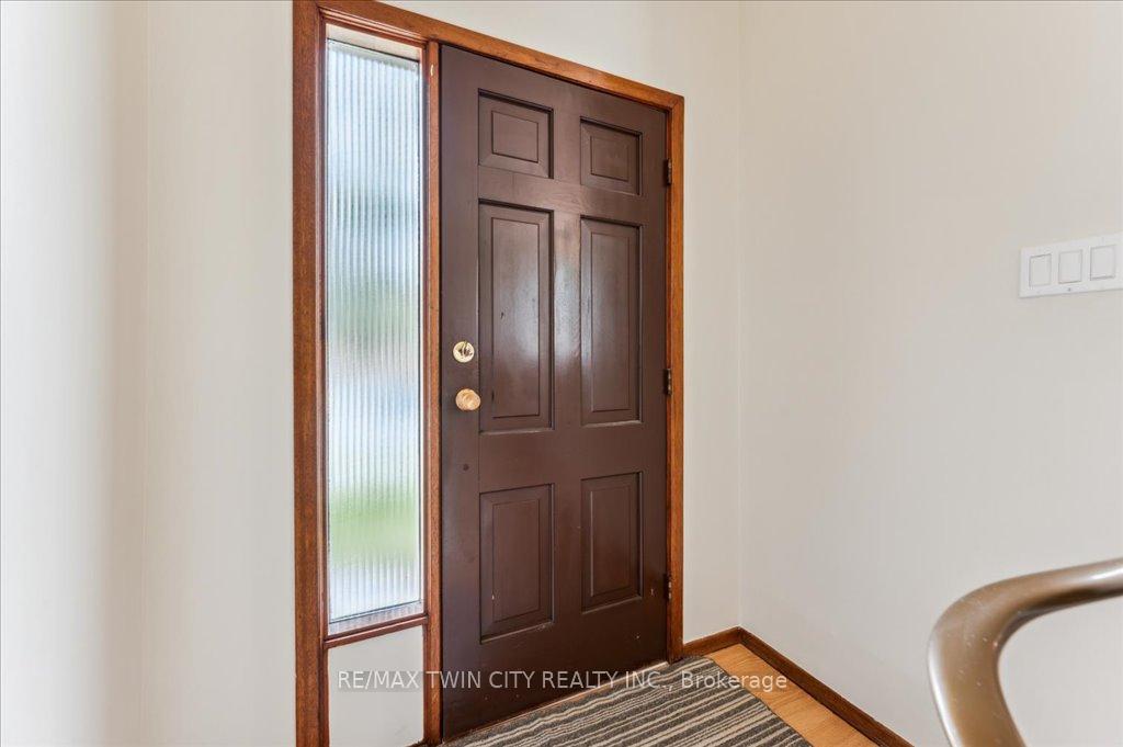 Photo 4 of 23 Black Walnut Drive, Kitchener — HOMEH
